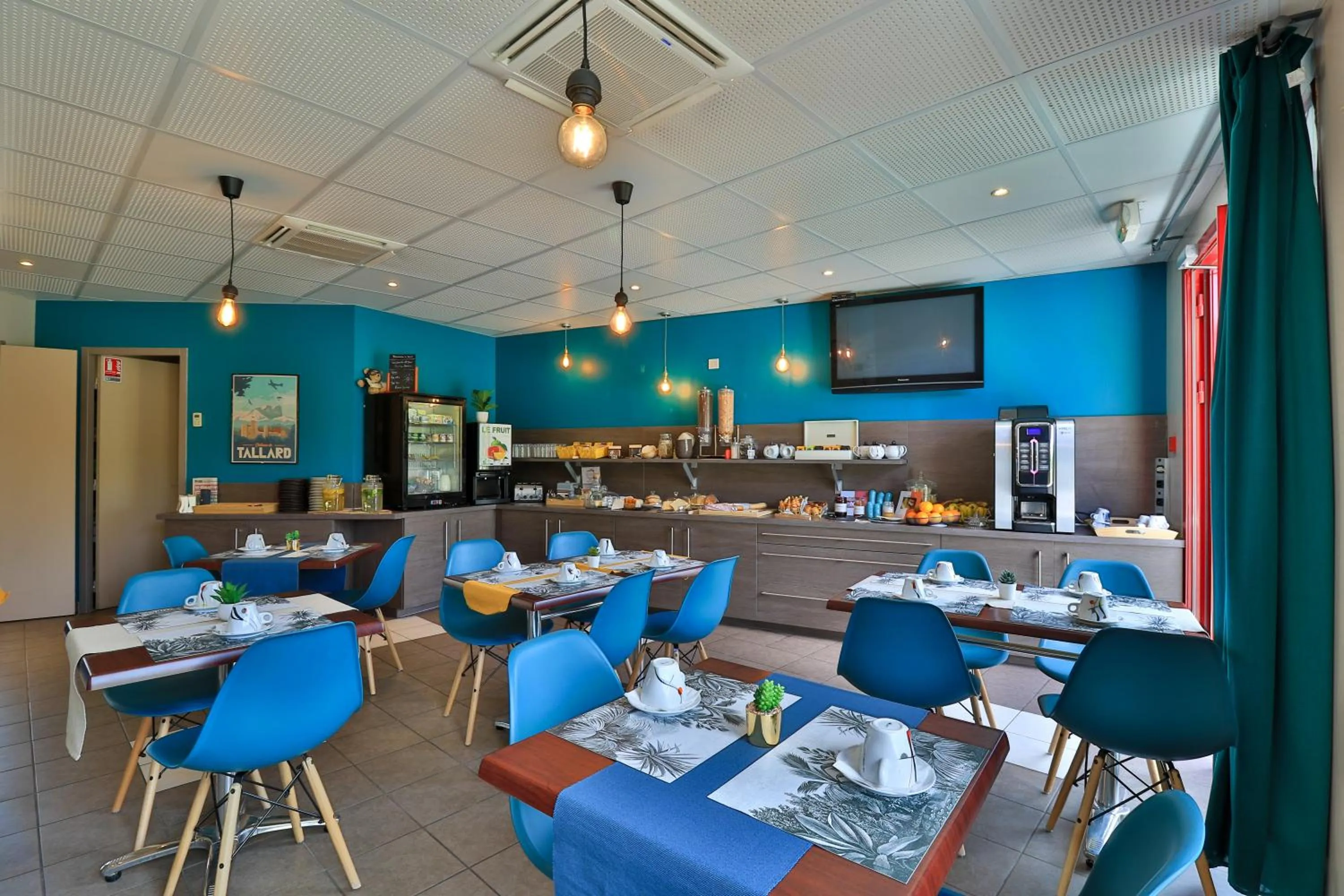 Breakfast in The Originals Boutique, Hôtel Le Cap, Gap Sud