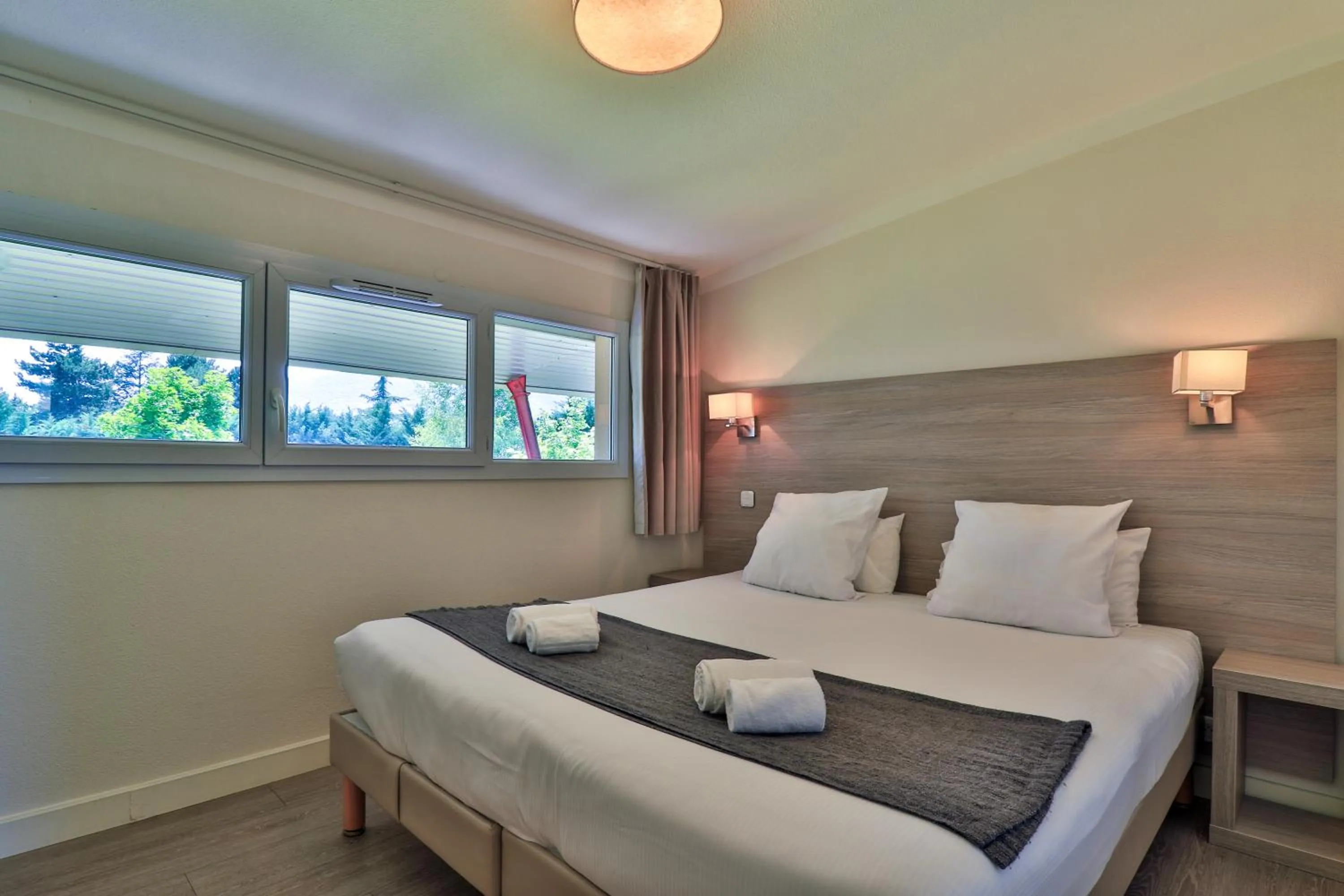 Bed in The Originals Boutique, Hôtel Le Cap, Gap Sud