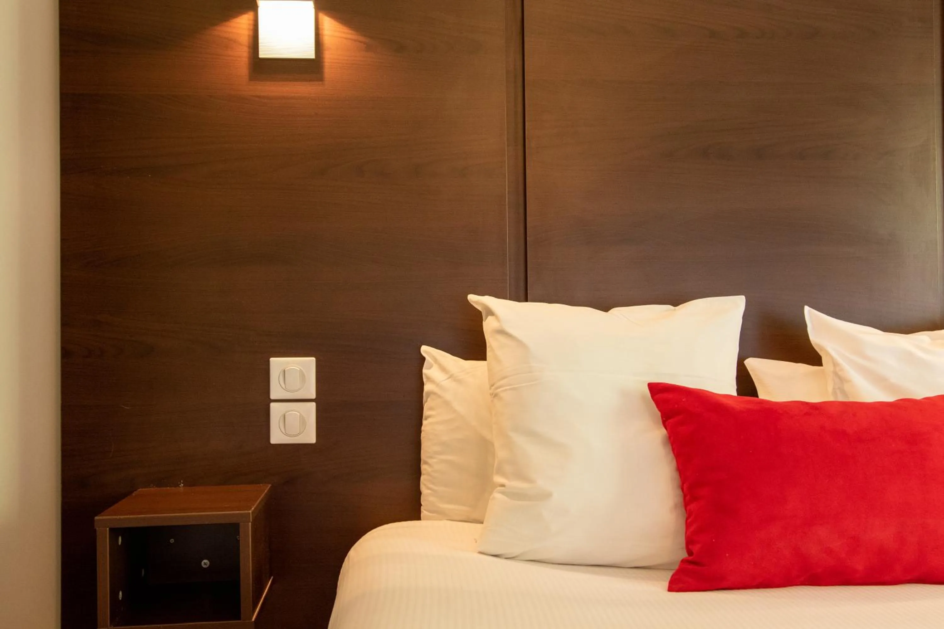 Bed in The Originals Boutique, Hôtel Le Cap, Gap Sud