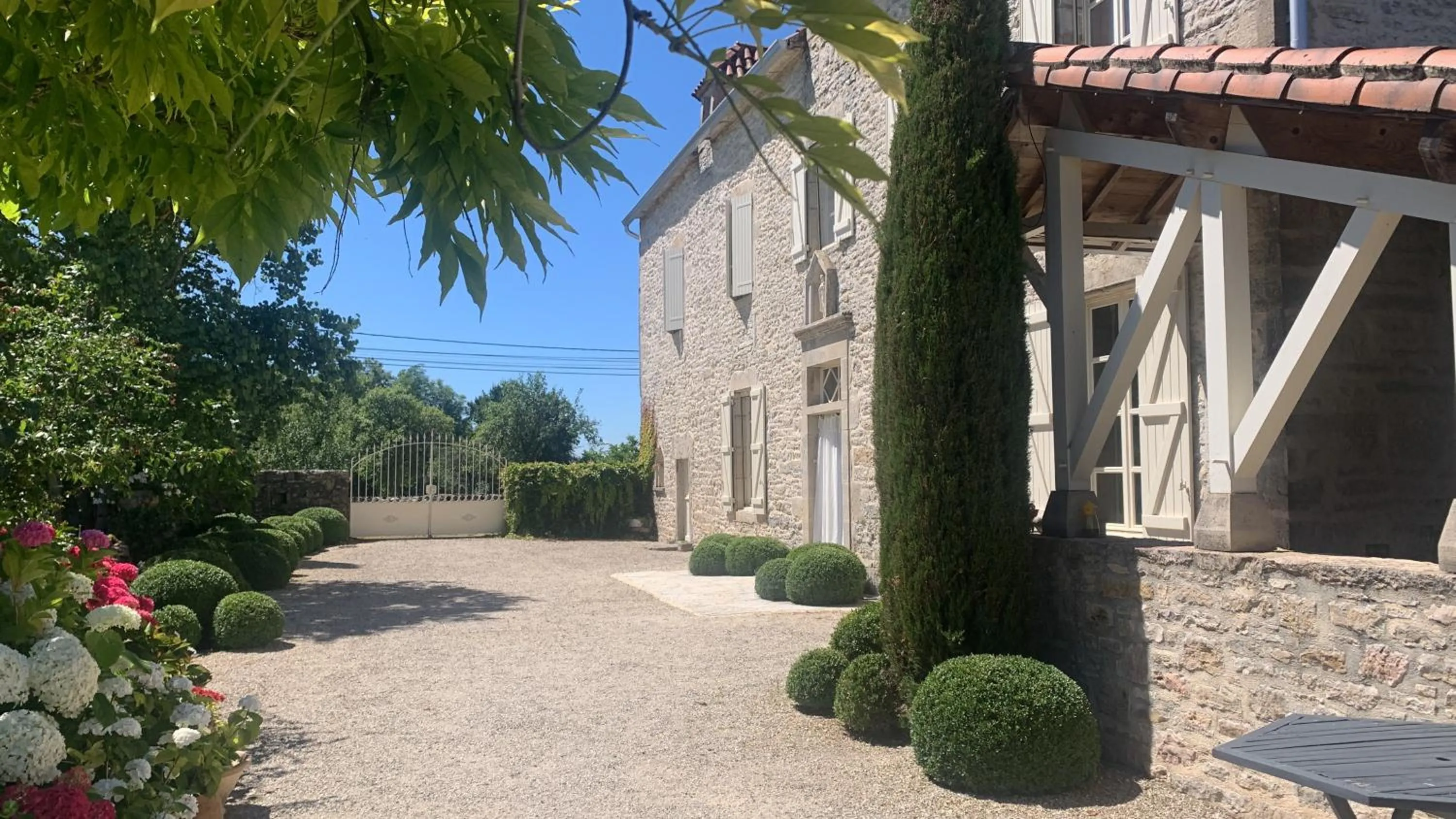 Facade/entrance in Le Couvent