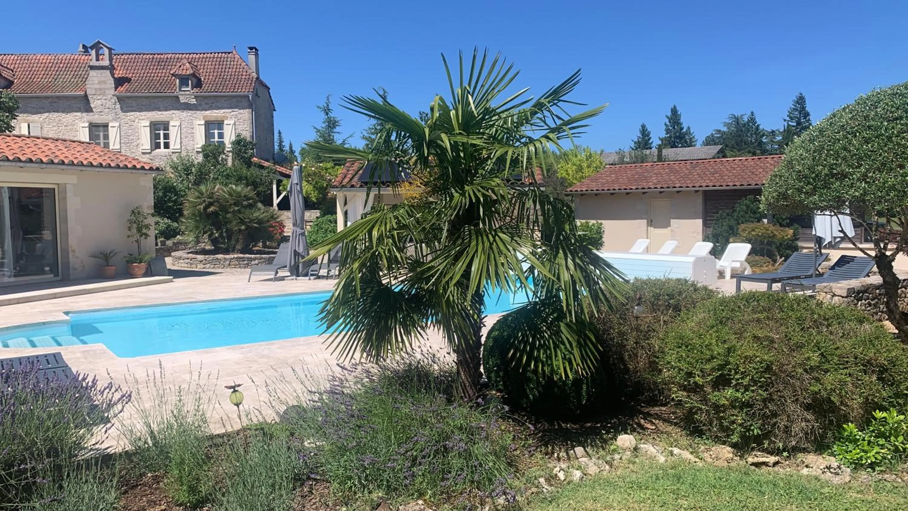 Swimming pool in Le Couvent