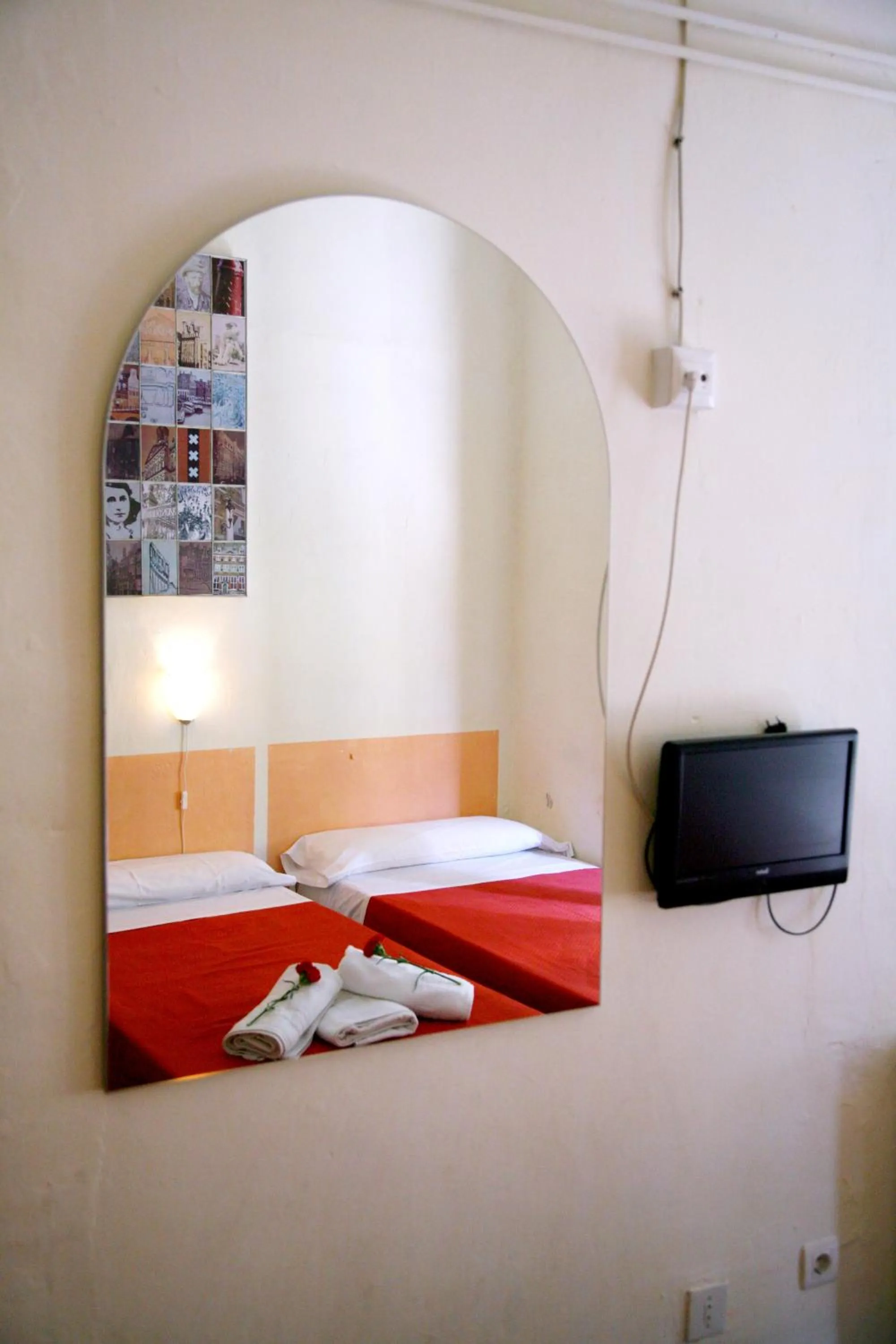 Photo of the whole room, Bed in Pensión Duquesa Bed & Breakfast