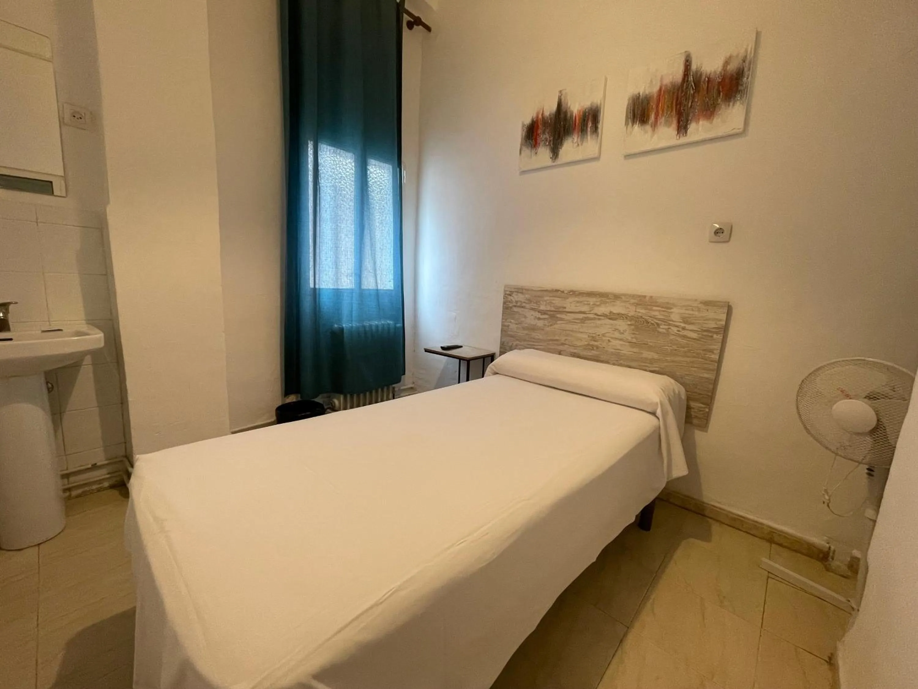 Bed in Pensión Duquesa Bed & Breakfast