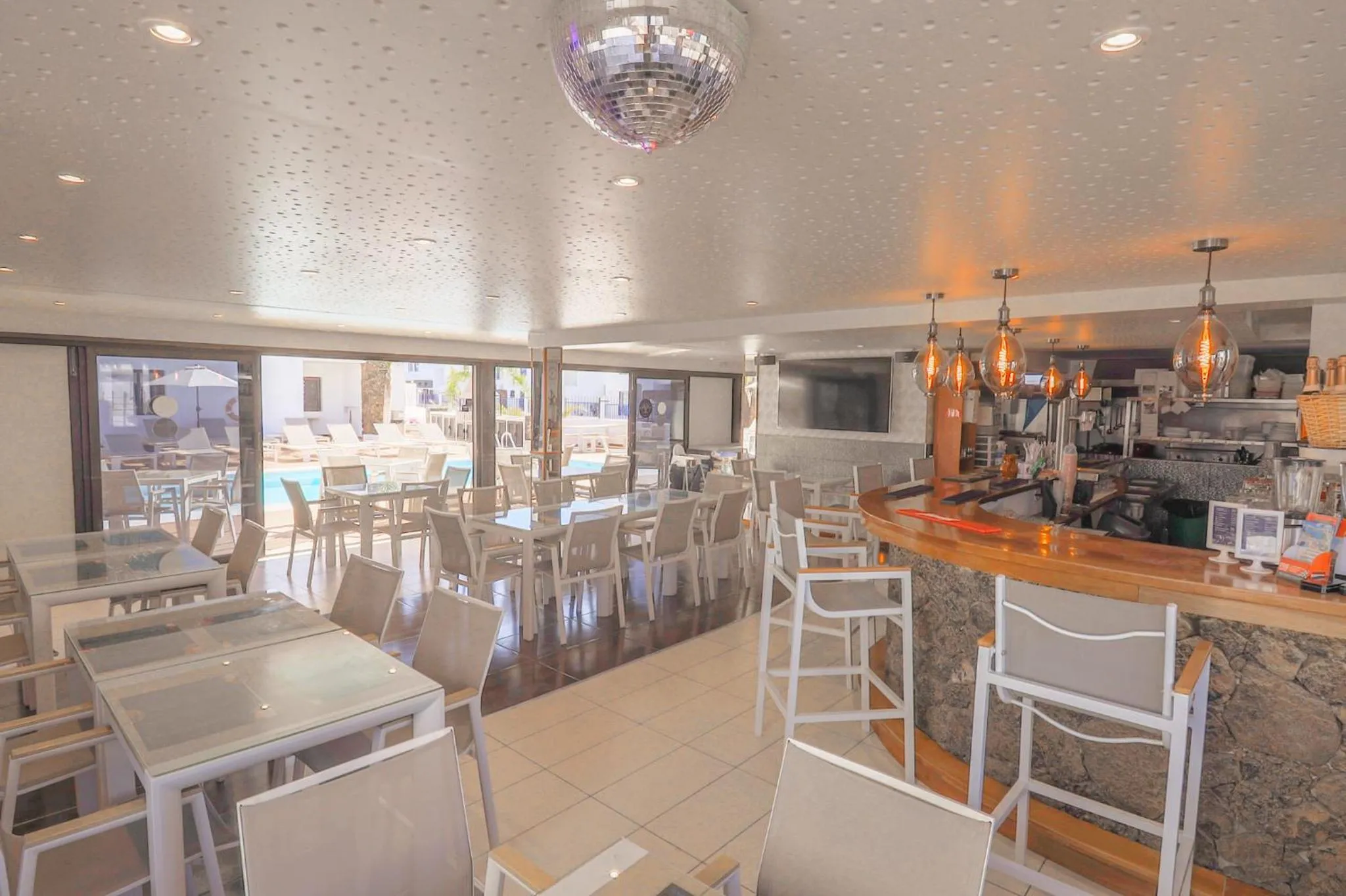 Restaurant/places to eat in Club Atlántico