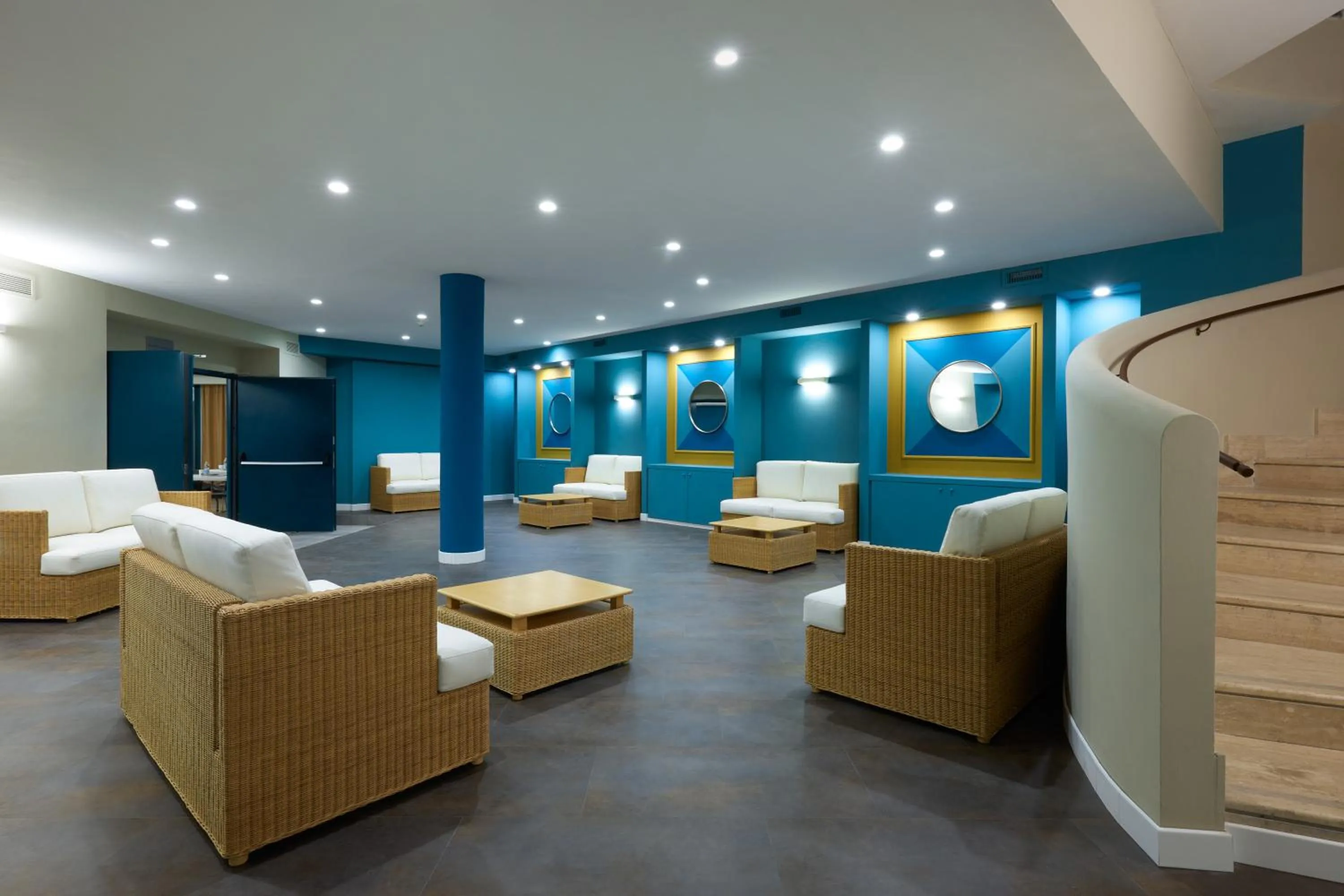 Seating area in Hotel Roma Tor Vergata