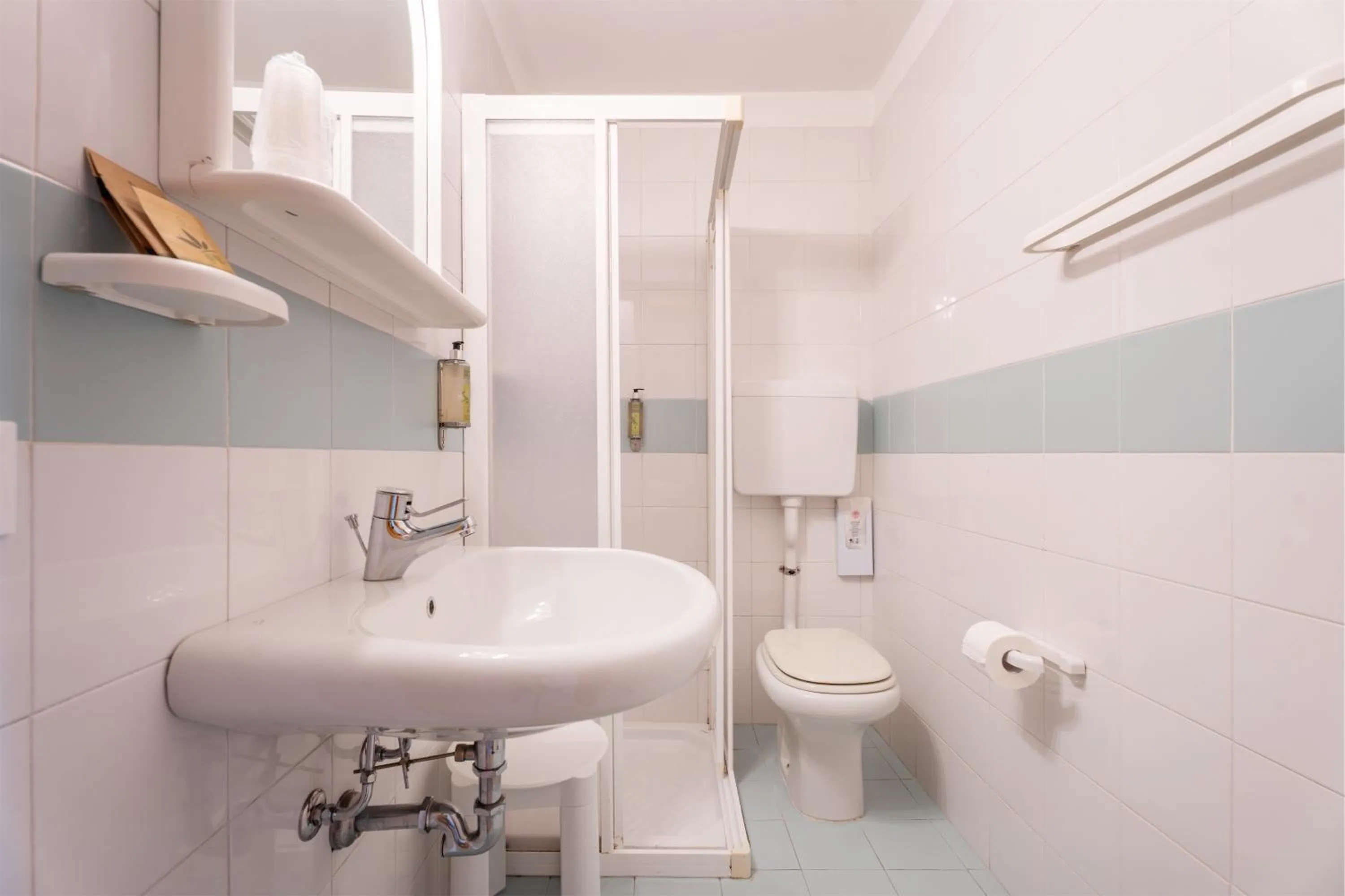 Shower in Hotel Al Castello