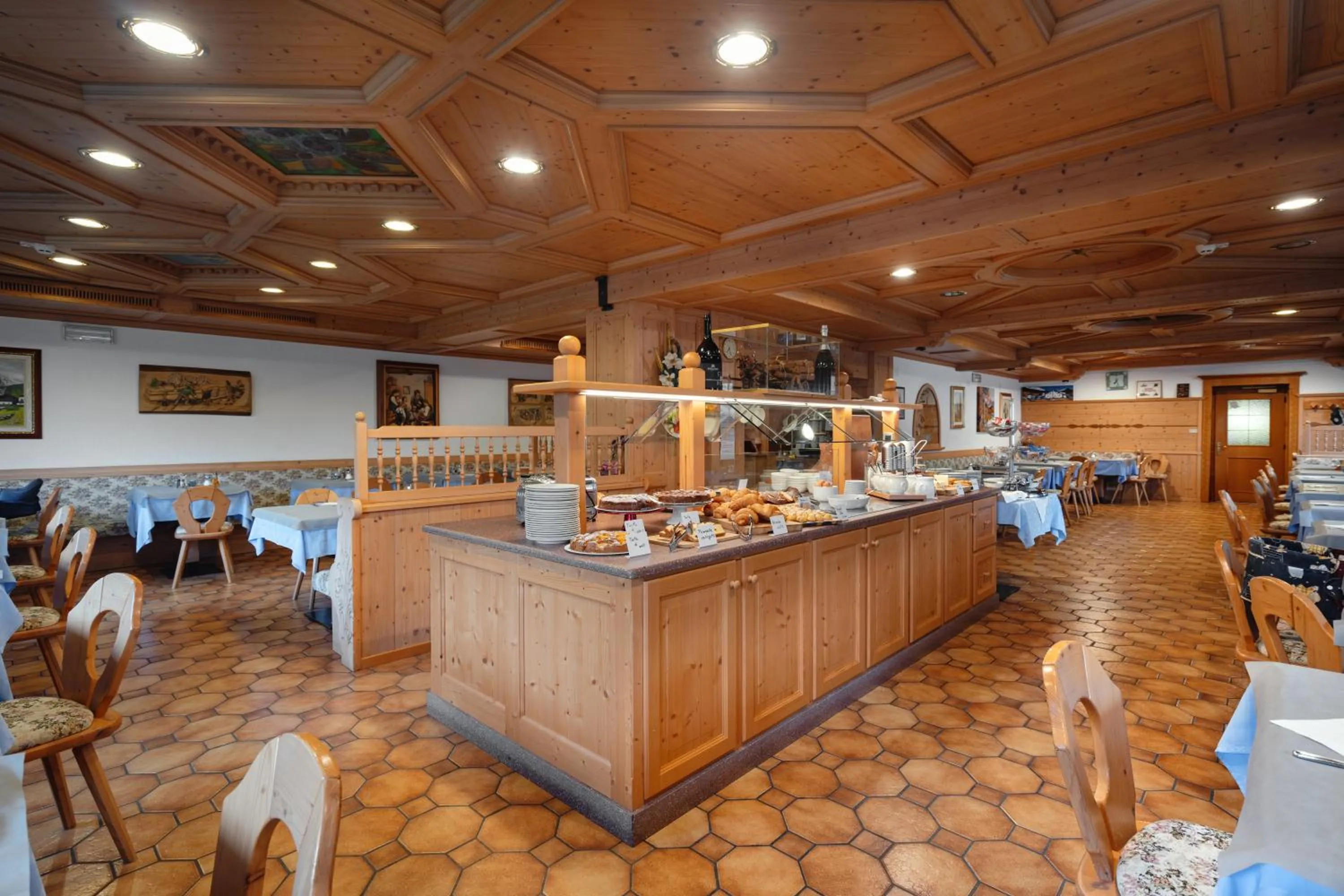 Continental breakfast in Berg Hotel Latemar Spitze