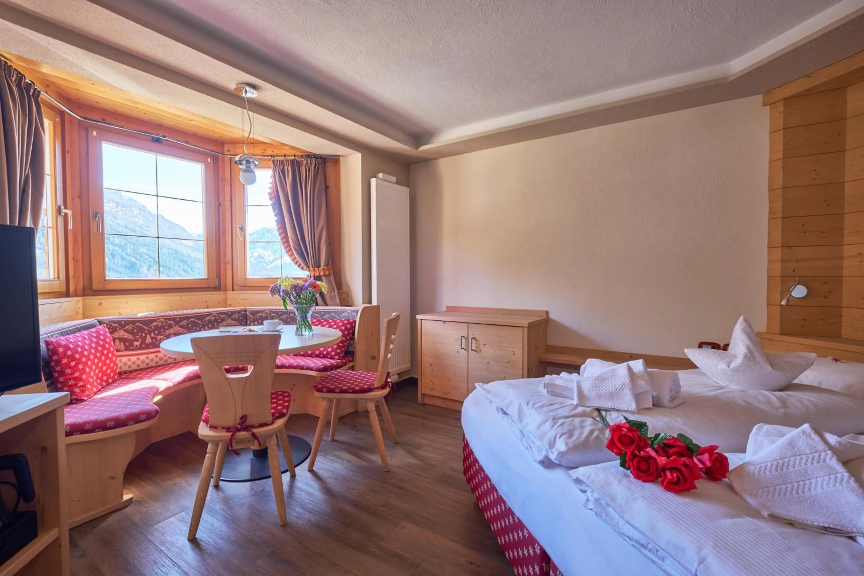 Bedroom, Bed in Berg Hotel Latemar Spitze