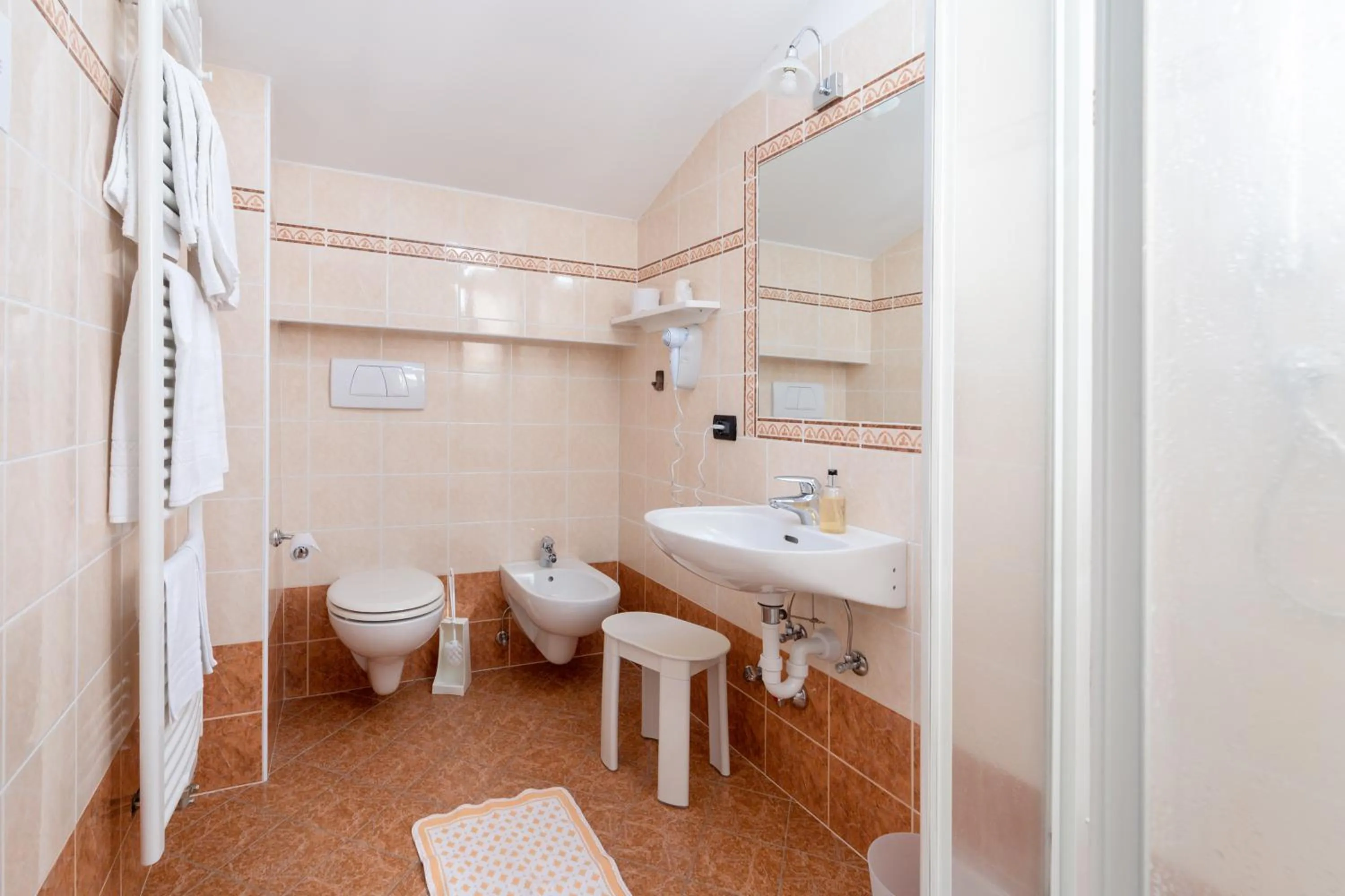 Shower in Berg Hotel Latemar Spitze