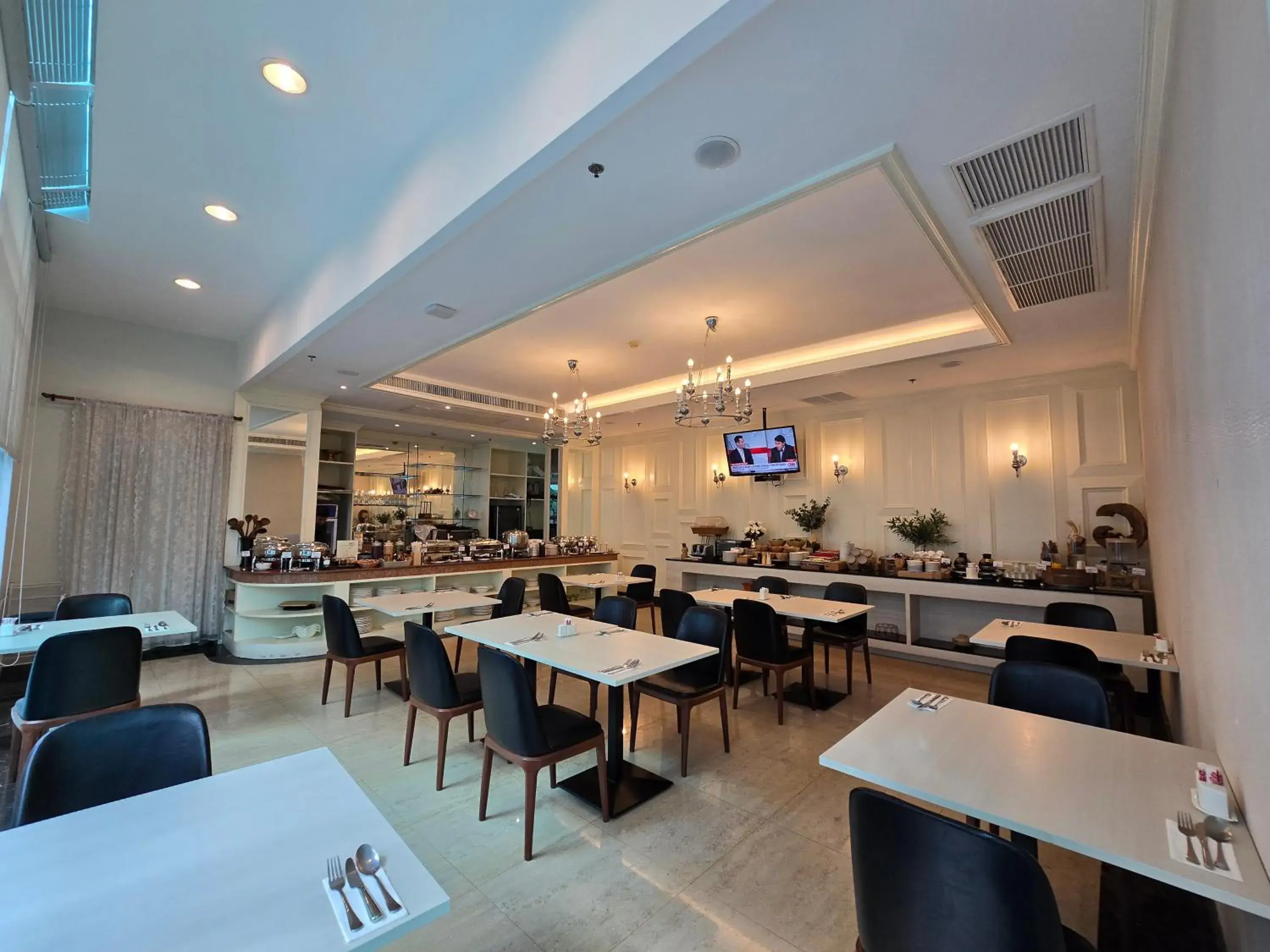 Restaurant/places to eat in The Bless Hotel and Residence Restaurant/places to eat in The Bless Hotel and Residence