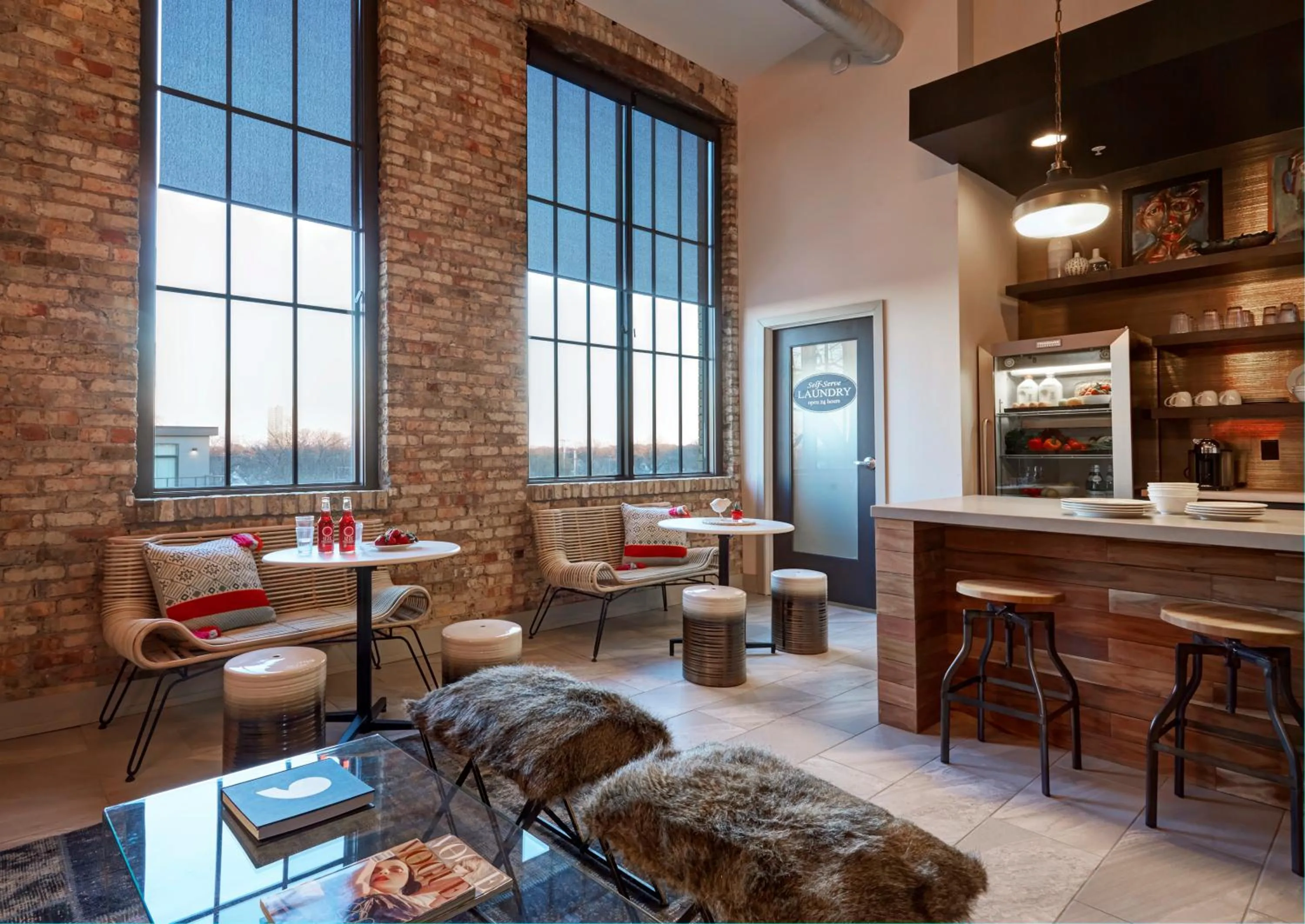 Communal lounge/ TV room in Kinn Guesthouse Bay View