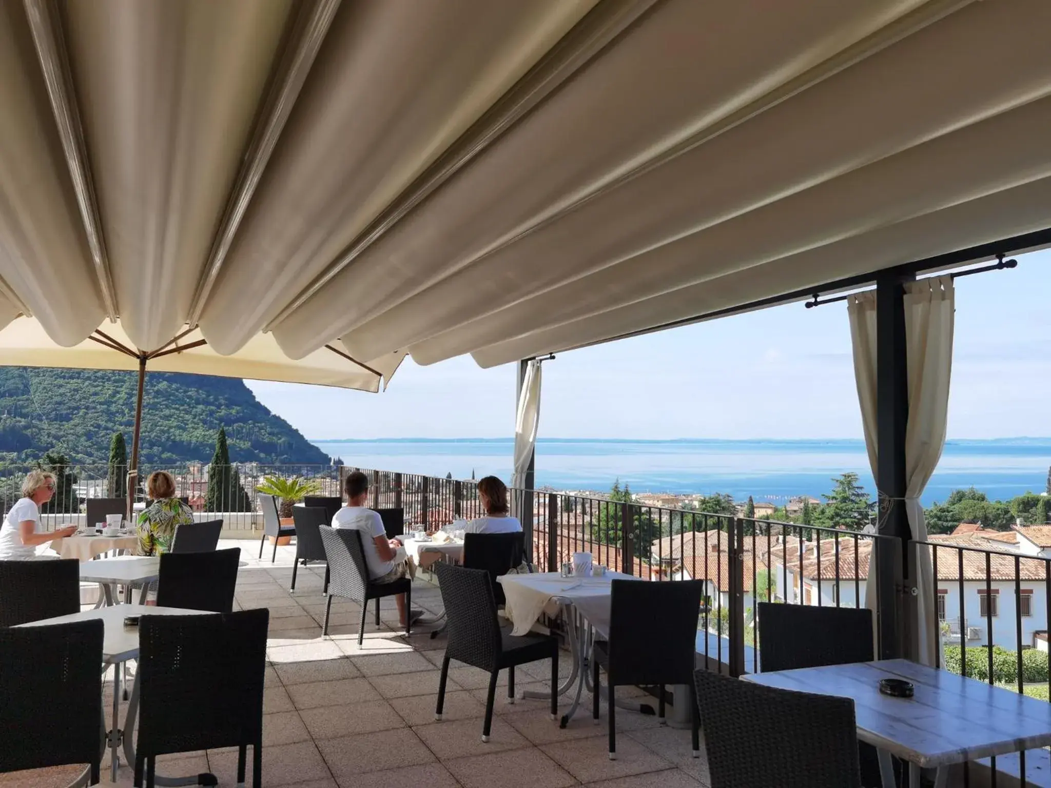 Restaurant/Places to Eat in Hotel Villa Ca' Nova ***S