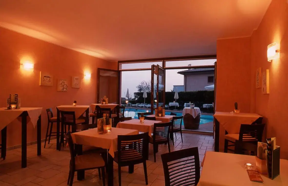 Restaurant/Places to Eat in Hotel Villa Ca' Nova ***S