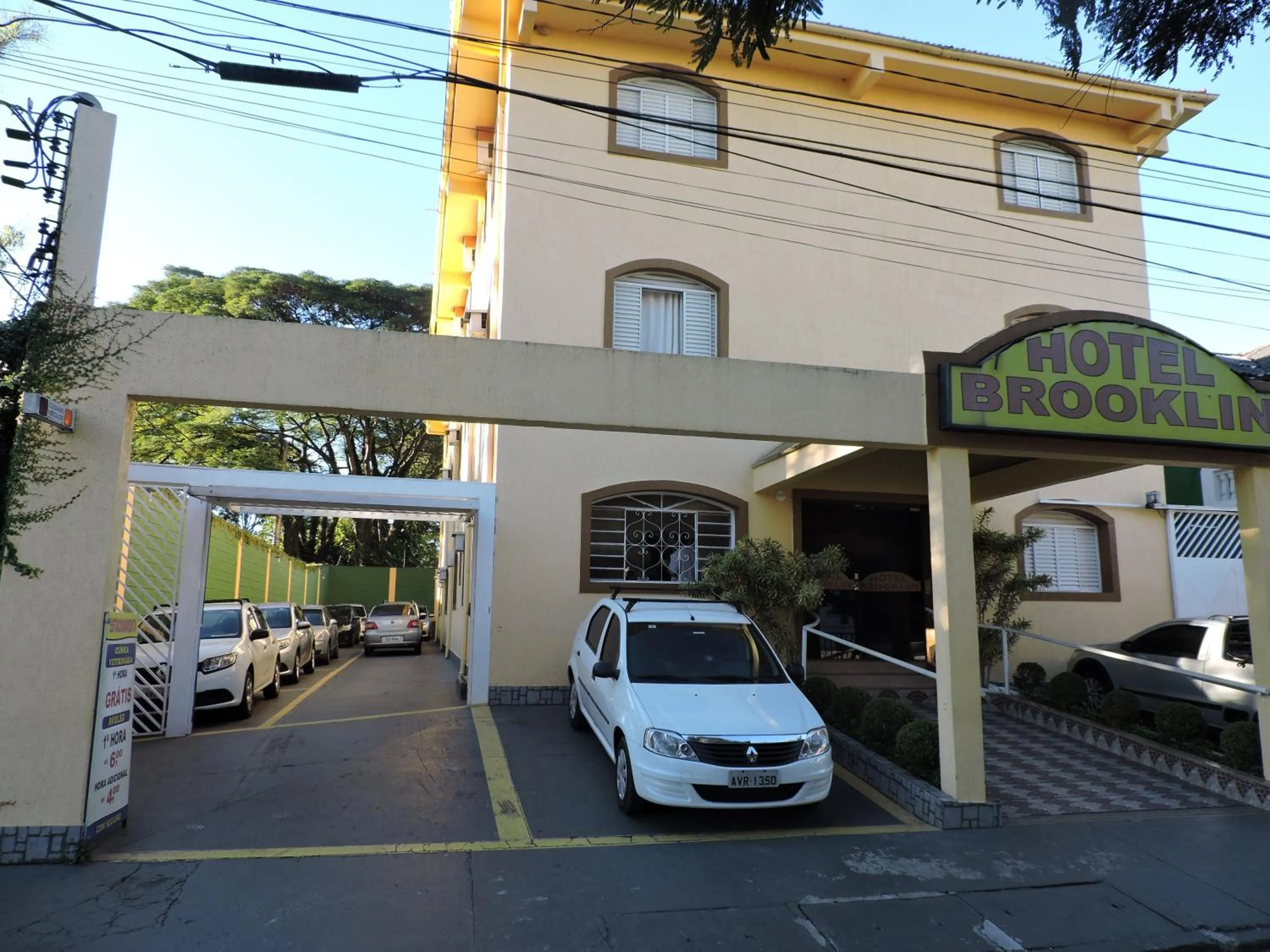 Property building in Hotel Brooklin