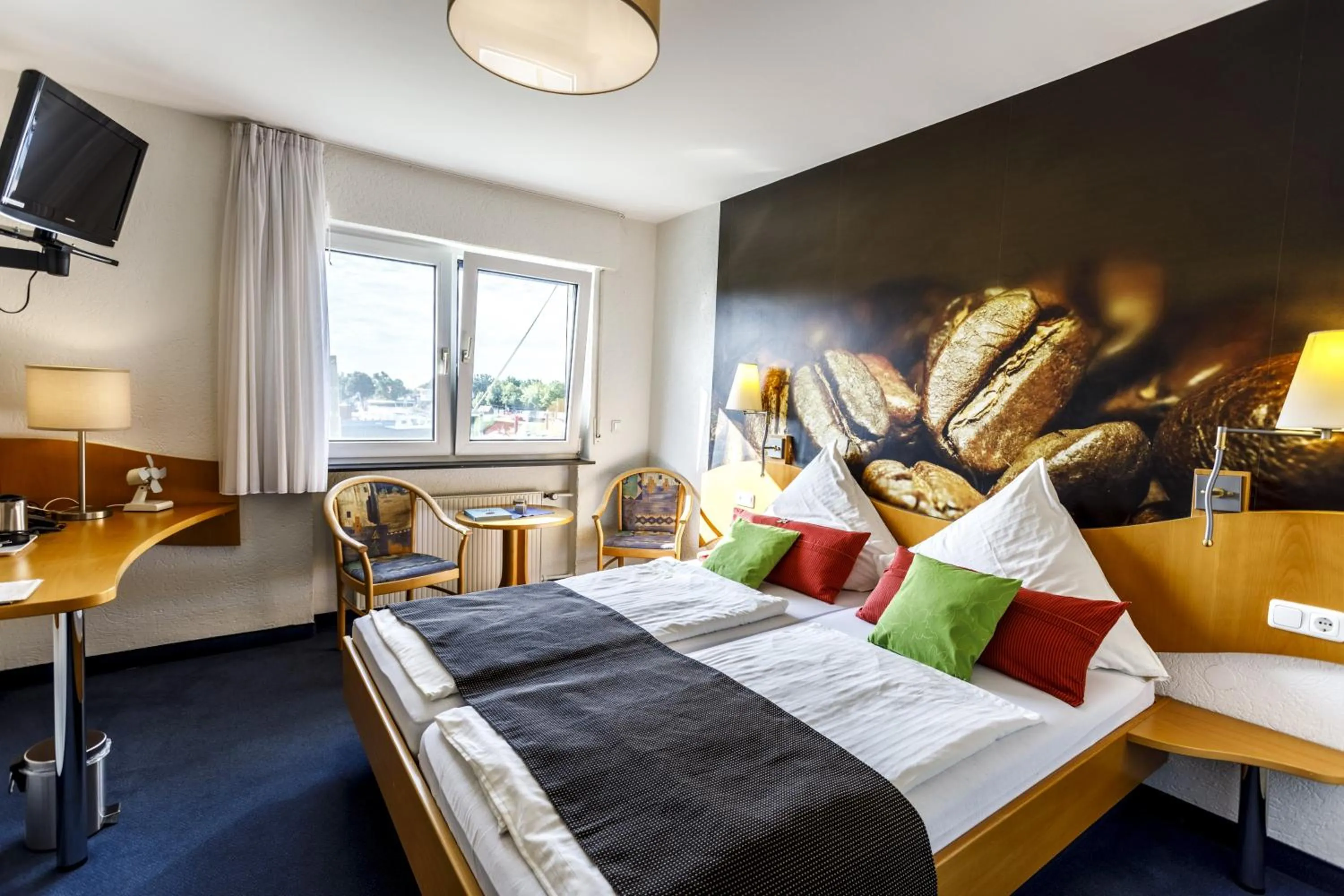 Photo of the whole room, Bed in Hotel Rheingold