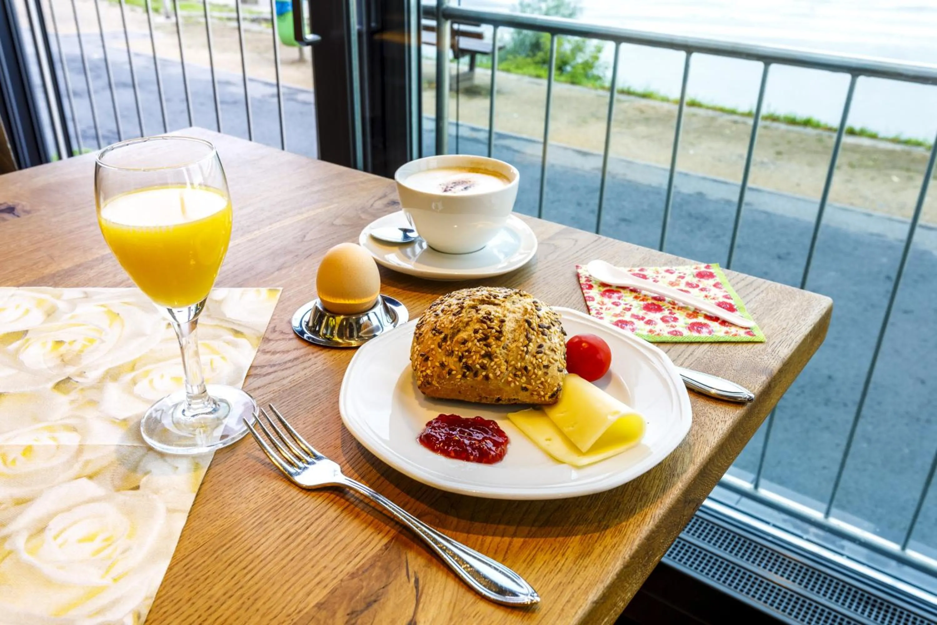 Food in Hotel Rheingold