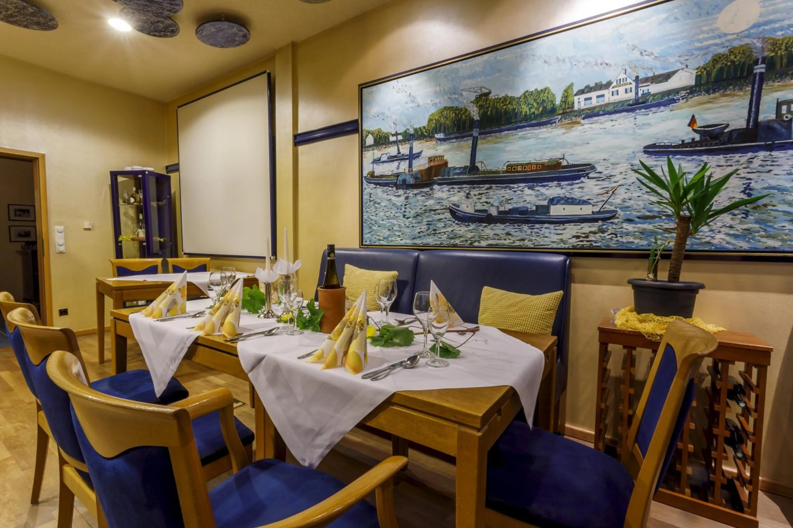 Restaurant/places to eat in Hotel Rheingold