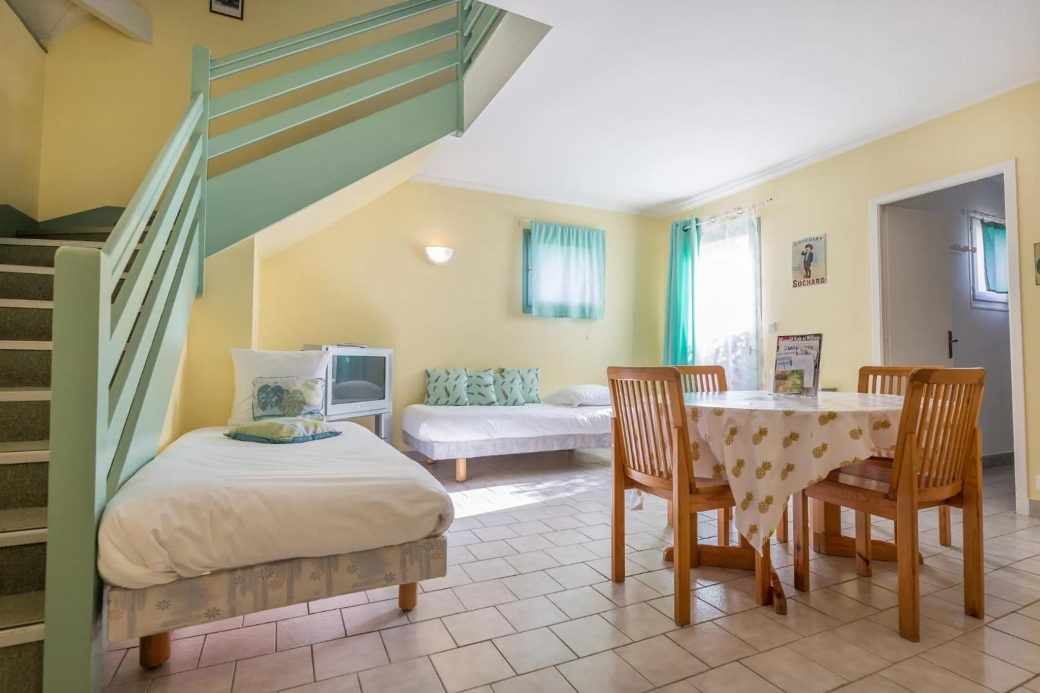 Dining area, Bed in Logis Hotel Le Nuage