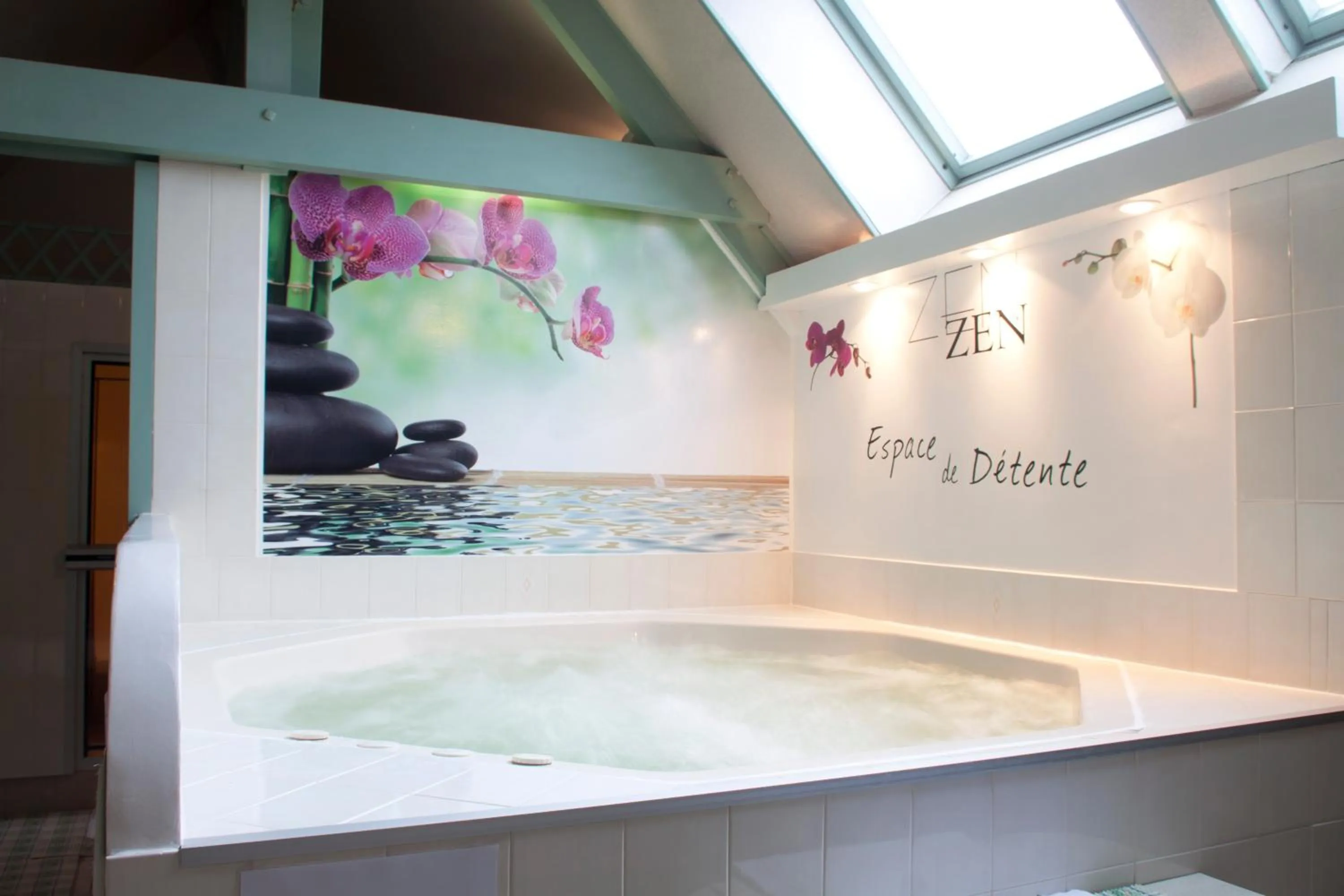 Spa and wellness centre/facilities in Logis Hotel Le Nuage