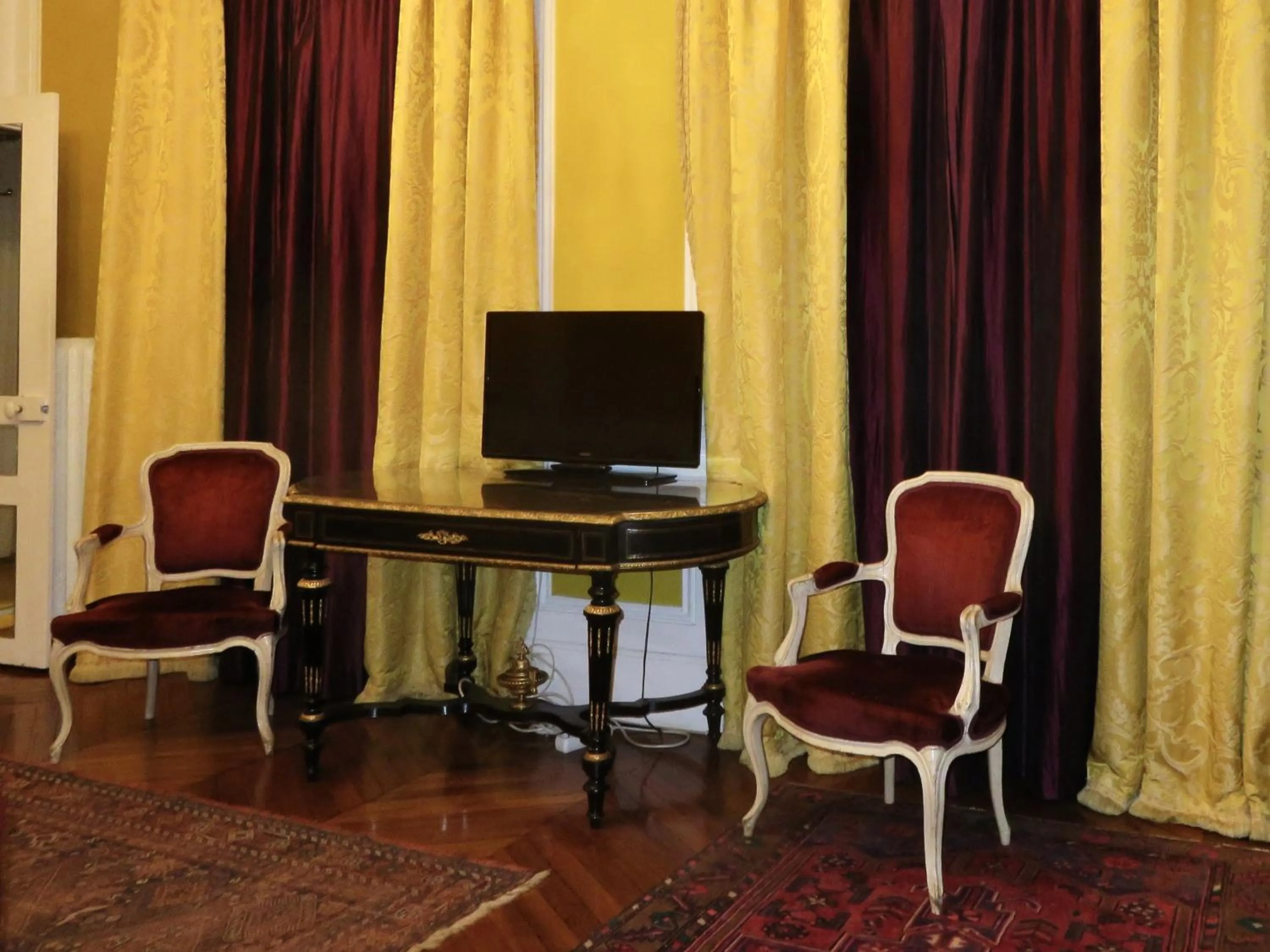 TV and multimedia in Hotel Windsor Home