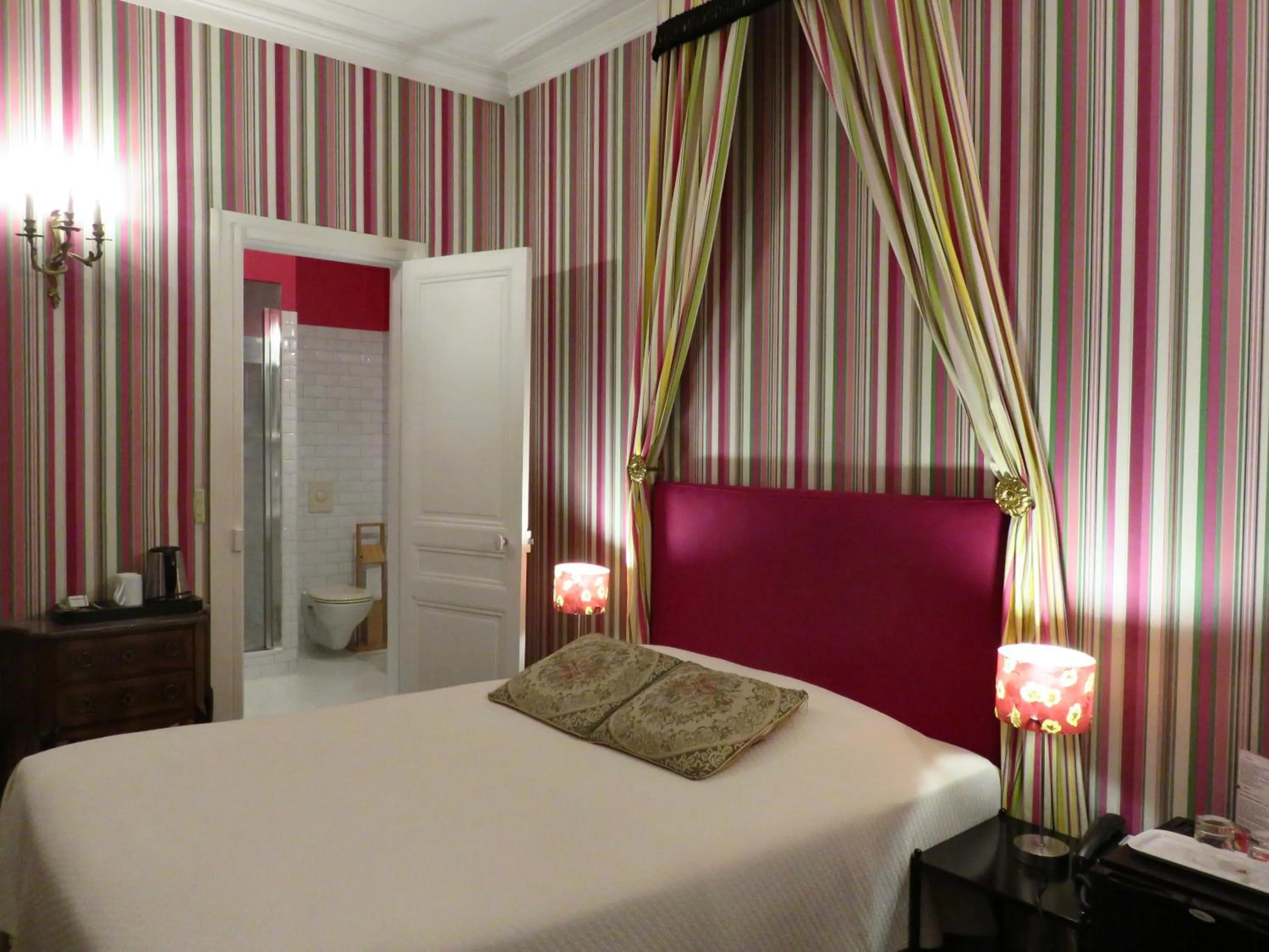 Bedroom, Bed in Hotel Windsor Home