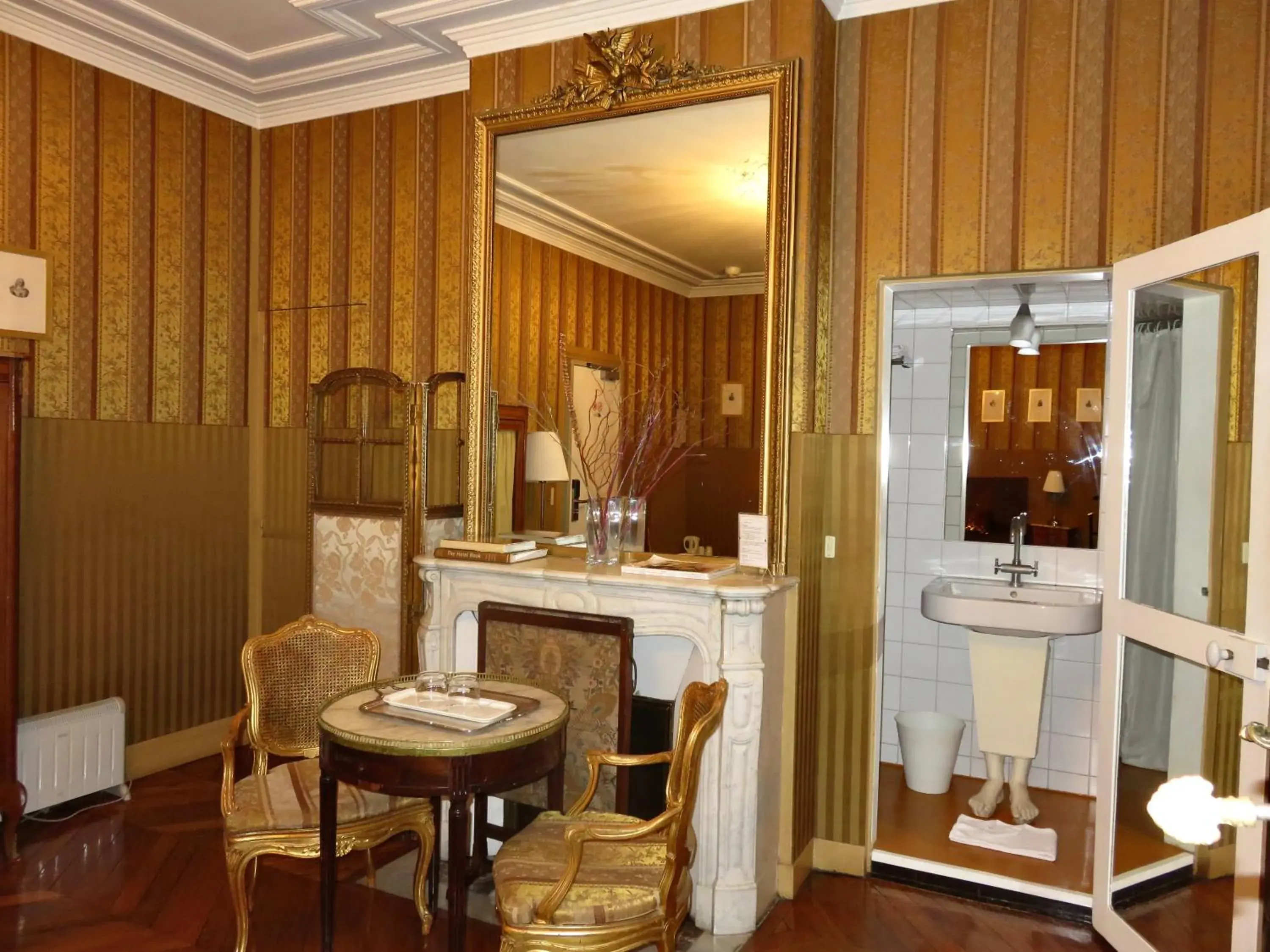 Bedroom in Hotel Windsor Home Bedroom in Hotel Windsor Home