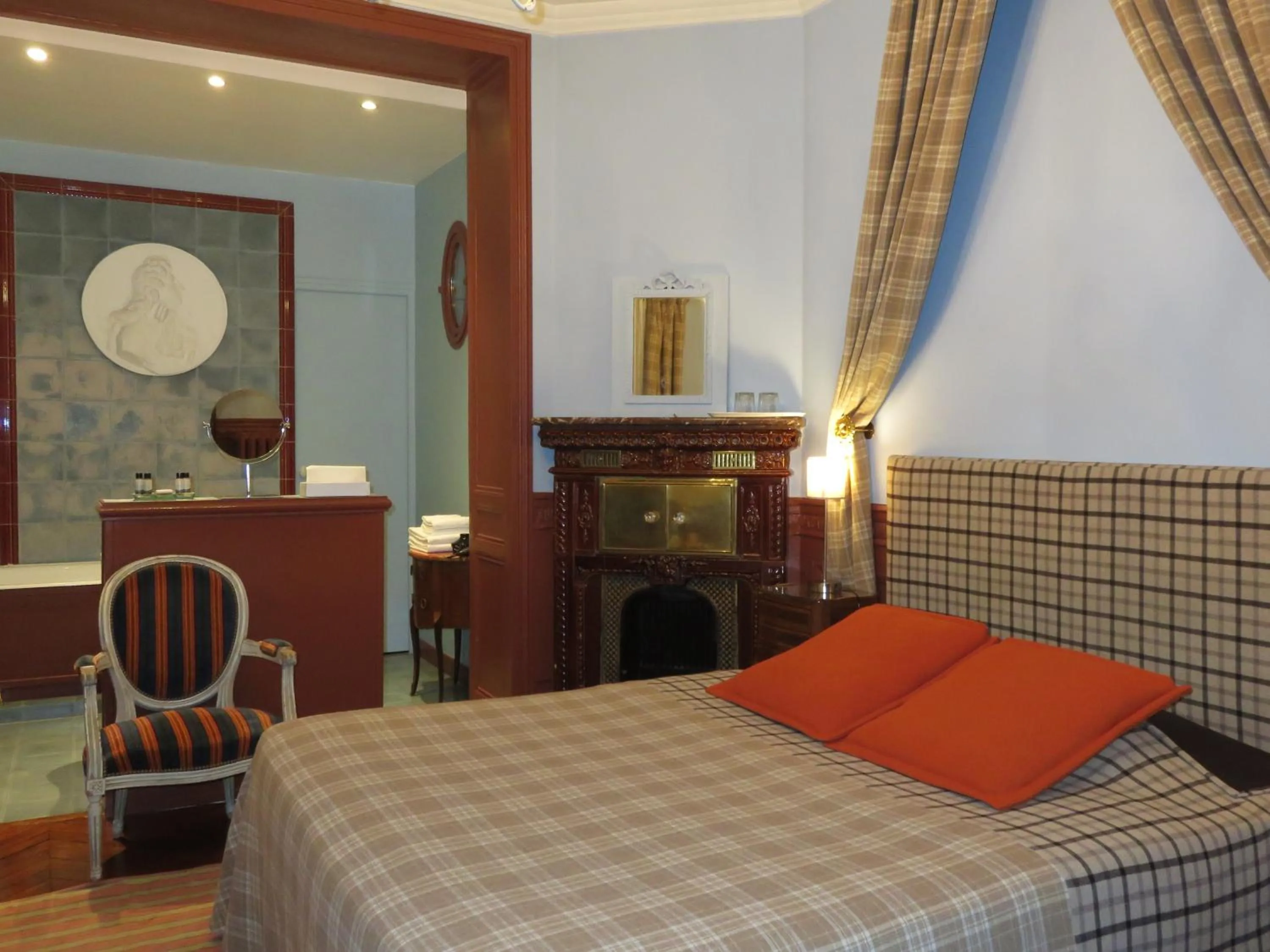 Bedroom, Bed in Hotel Windsor Home