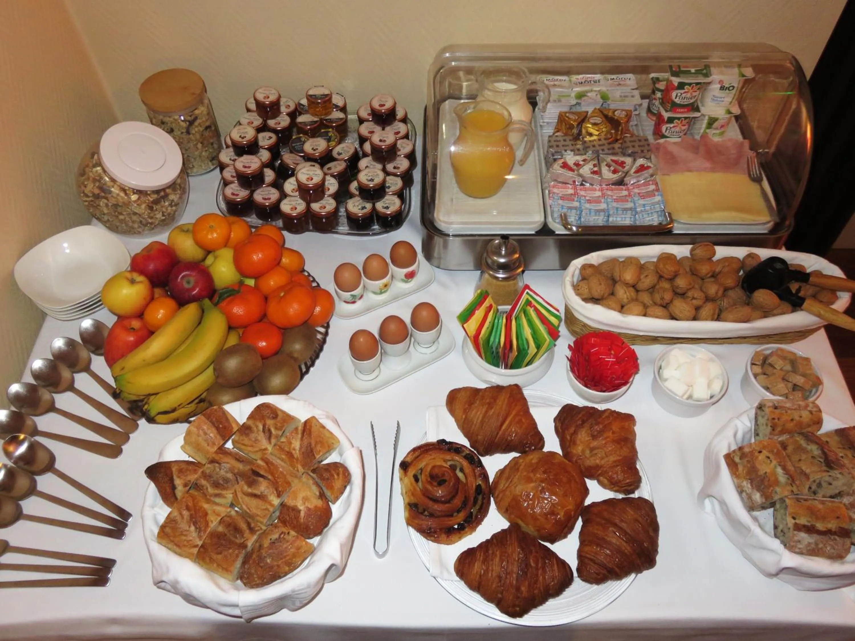 Buffet breakfast in Hotel Windsor Home