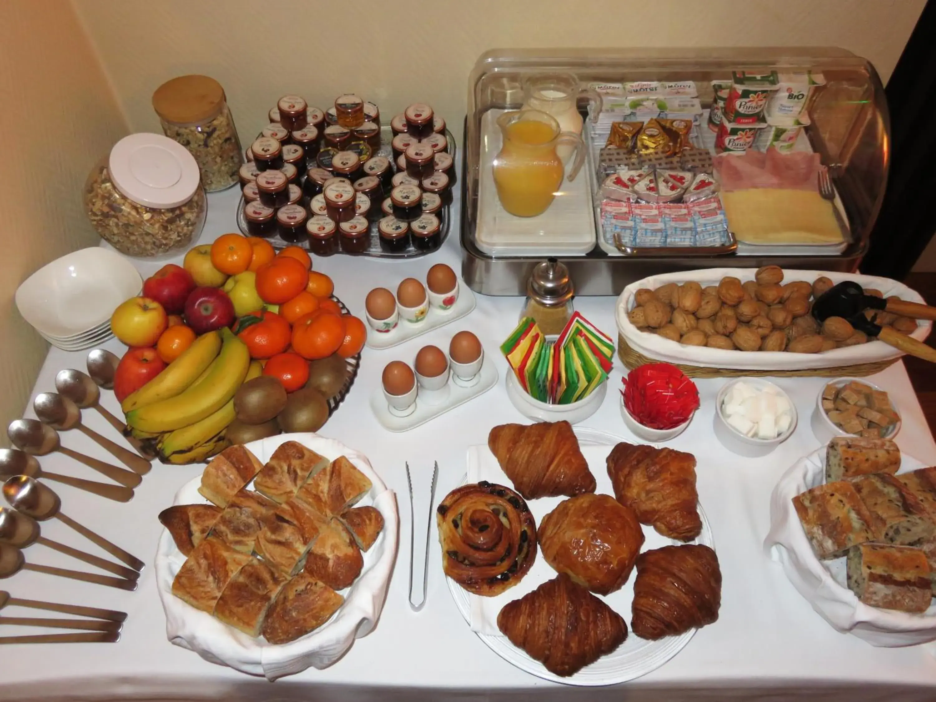 Buffet breakfast in Hotel Windsor Home Buffet breakfast in Hotel Windsor Home