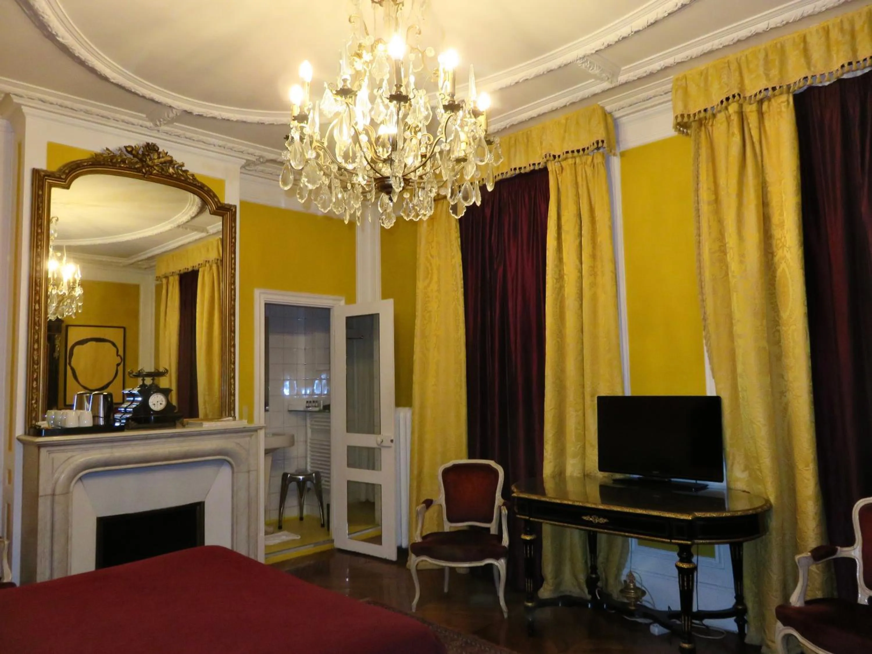 Bedroom in Hotel Windsor Home