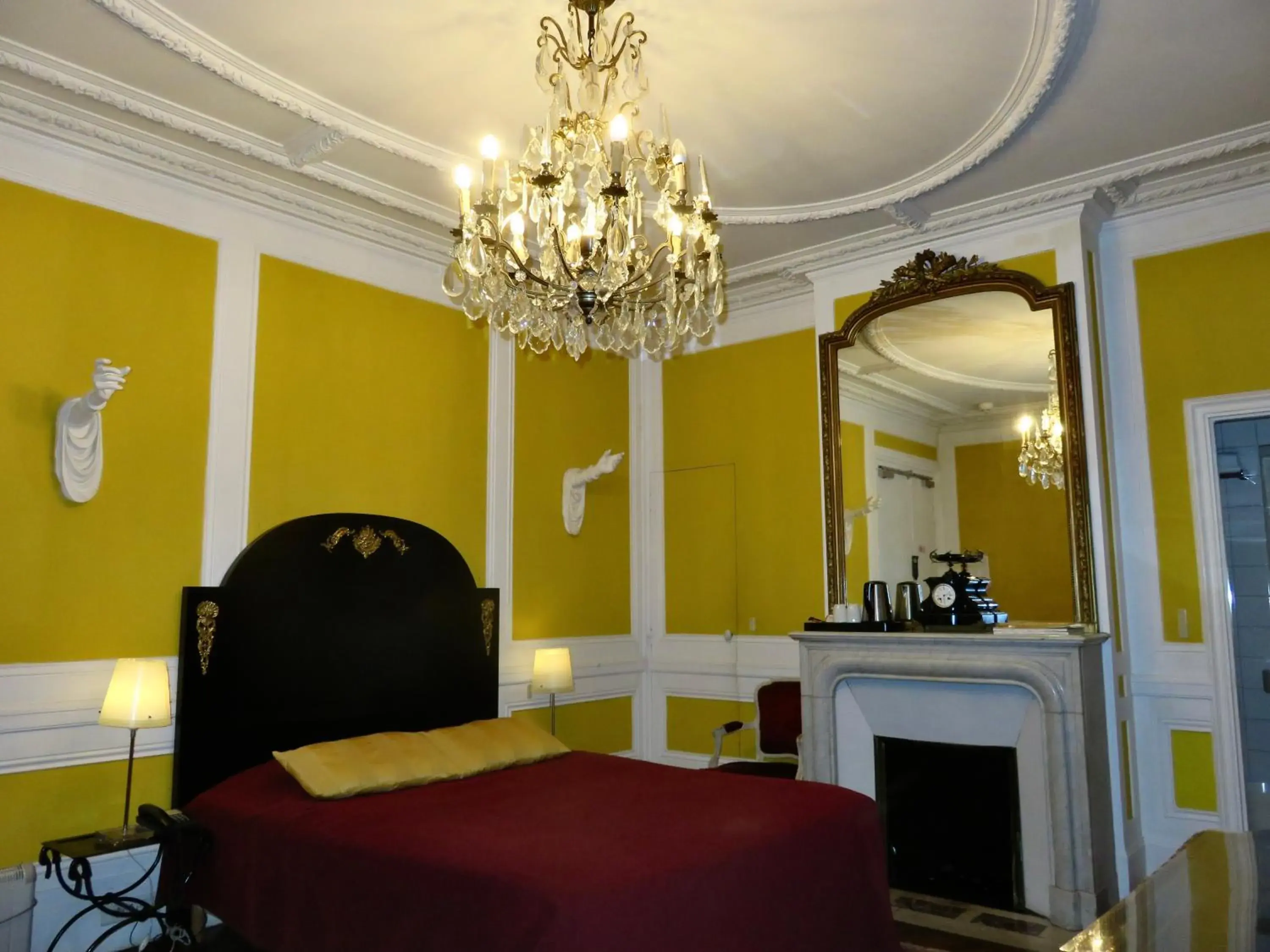 Bedroom, Bed in Hotel Windsor Home Bedroom, Bed in Hotel Windsor Home