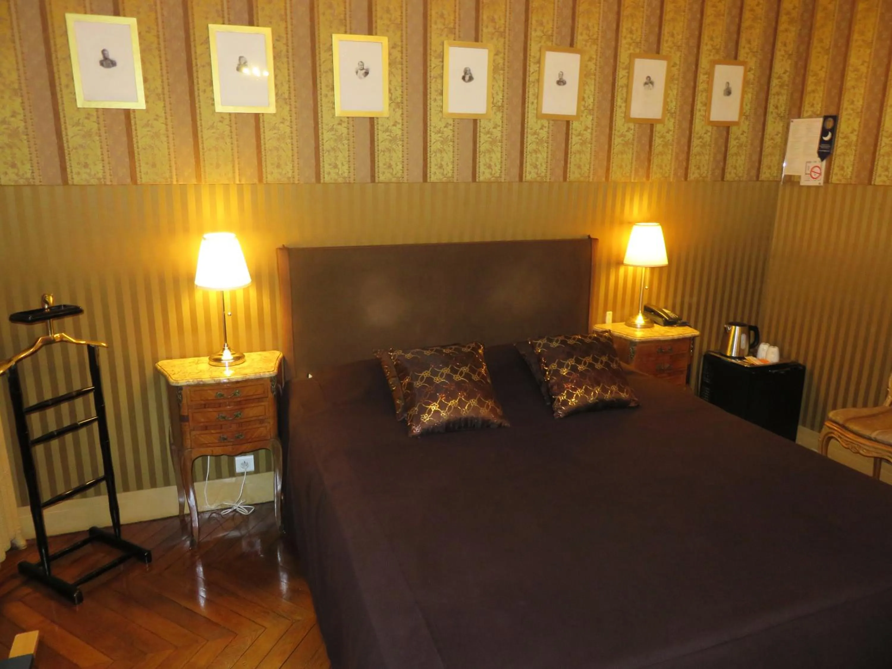 Bed in Hotel Windsor Home