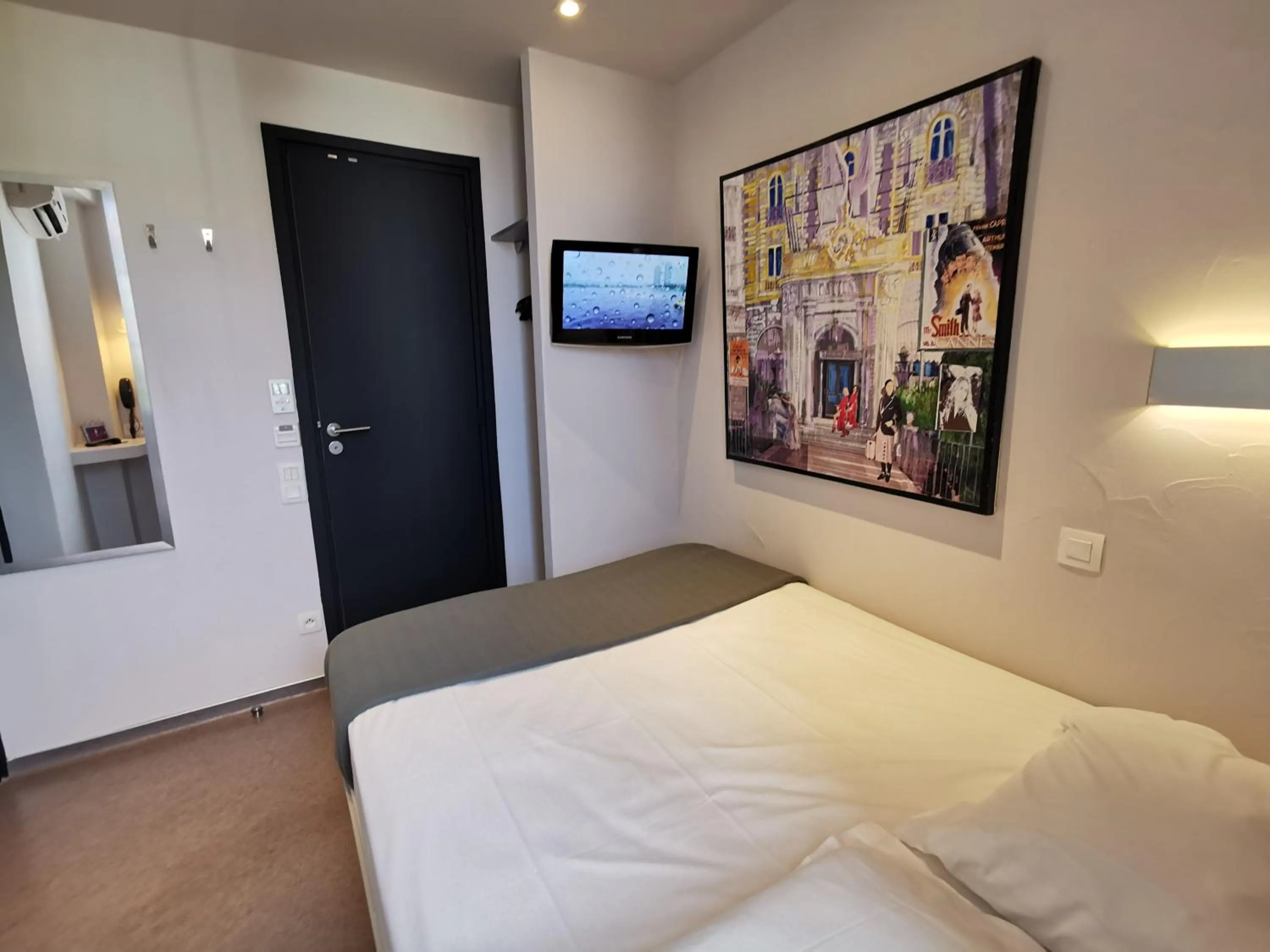 Bedroom, Bed in 7Art Hotel