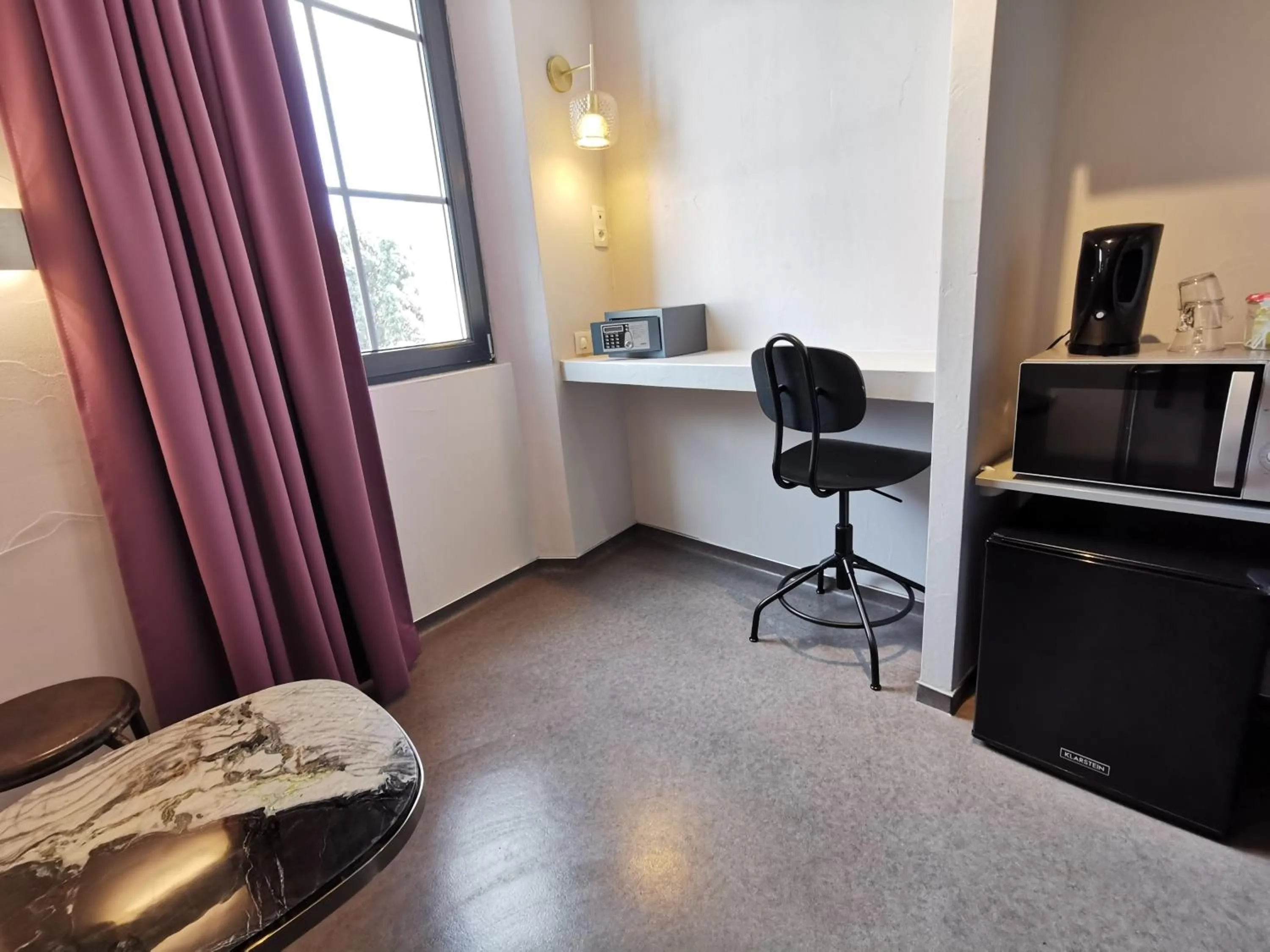 Coffee/tea facilities in 7Art Hotel