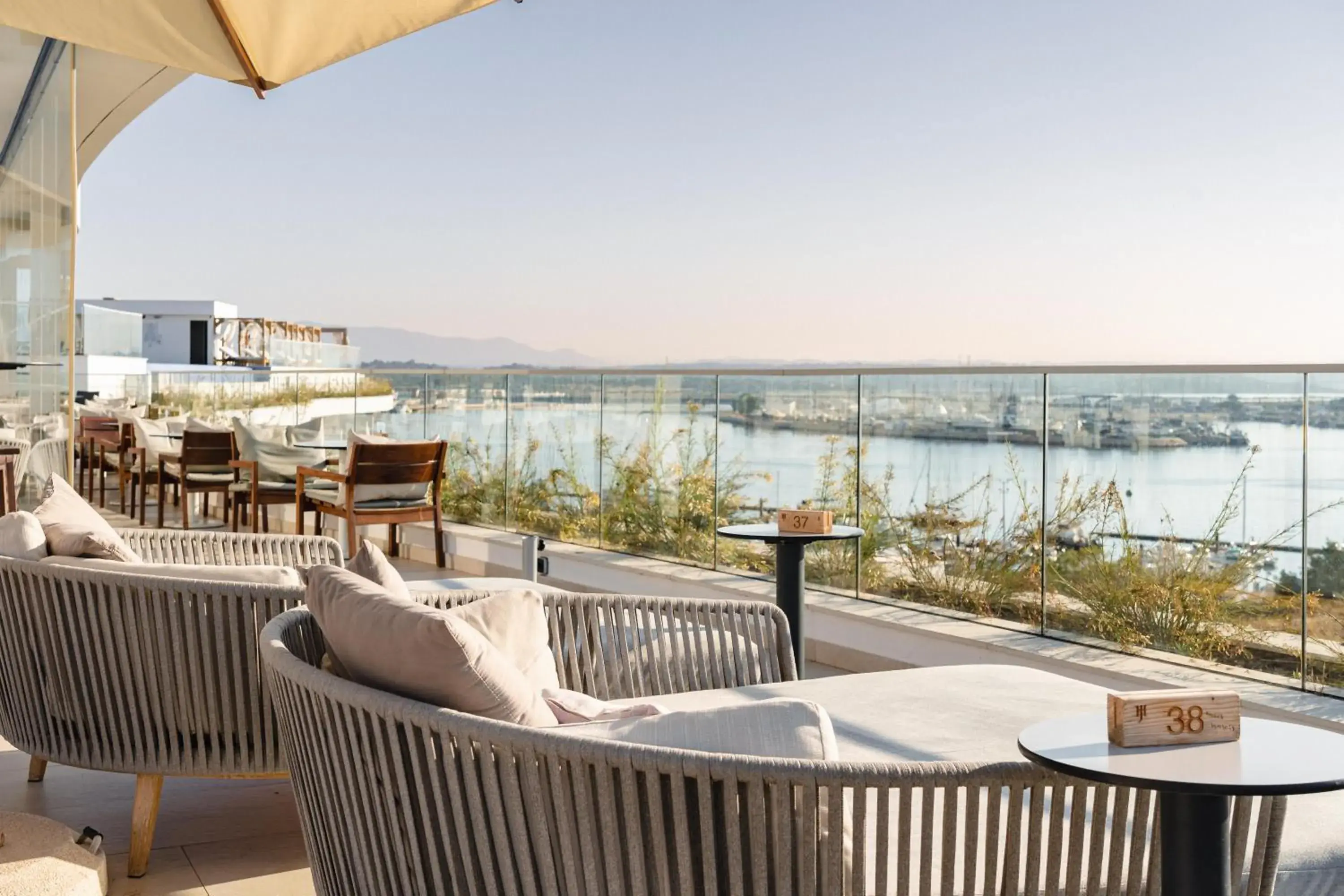 Lounge or bar in Jupiter Marina Hotel - Couples & Spa Lounge or bar in Jupiter Marina Hotel - Couples & Spa