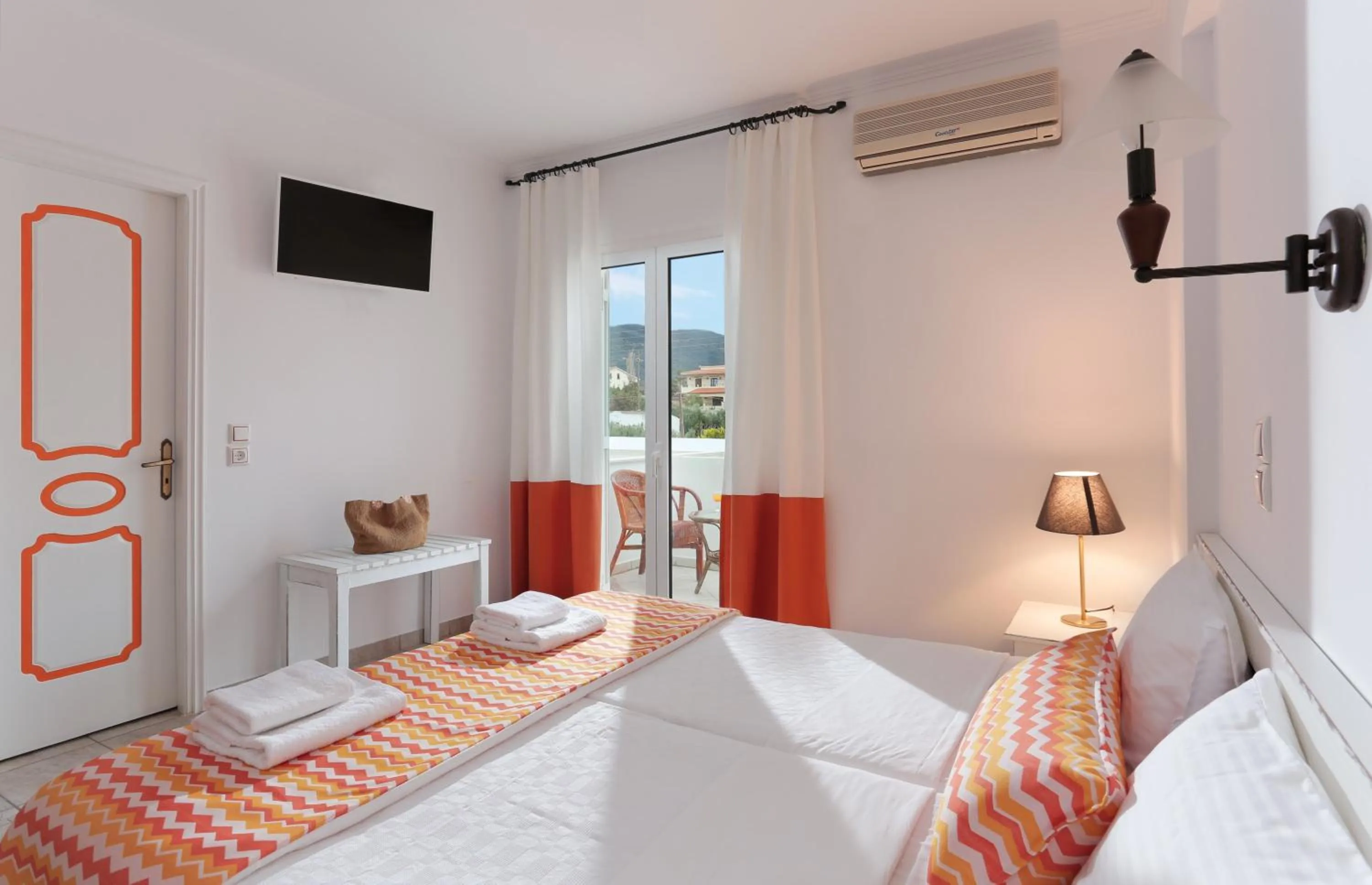 Bedroom, Bed in Iris Beach Hotel