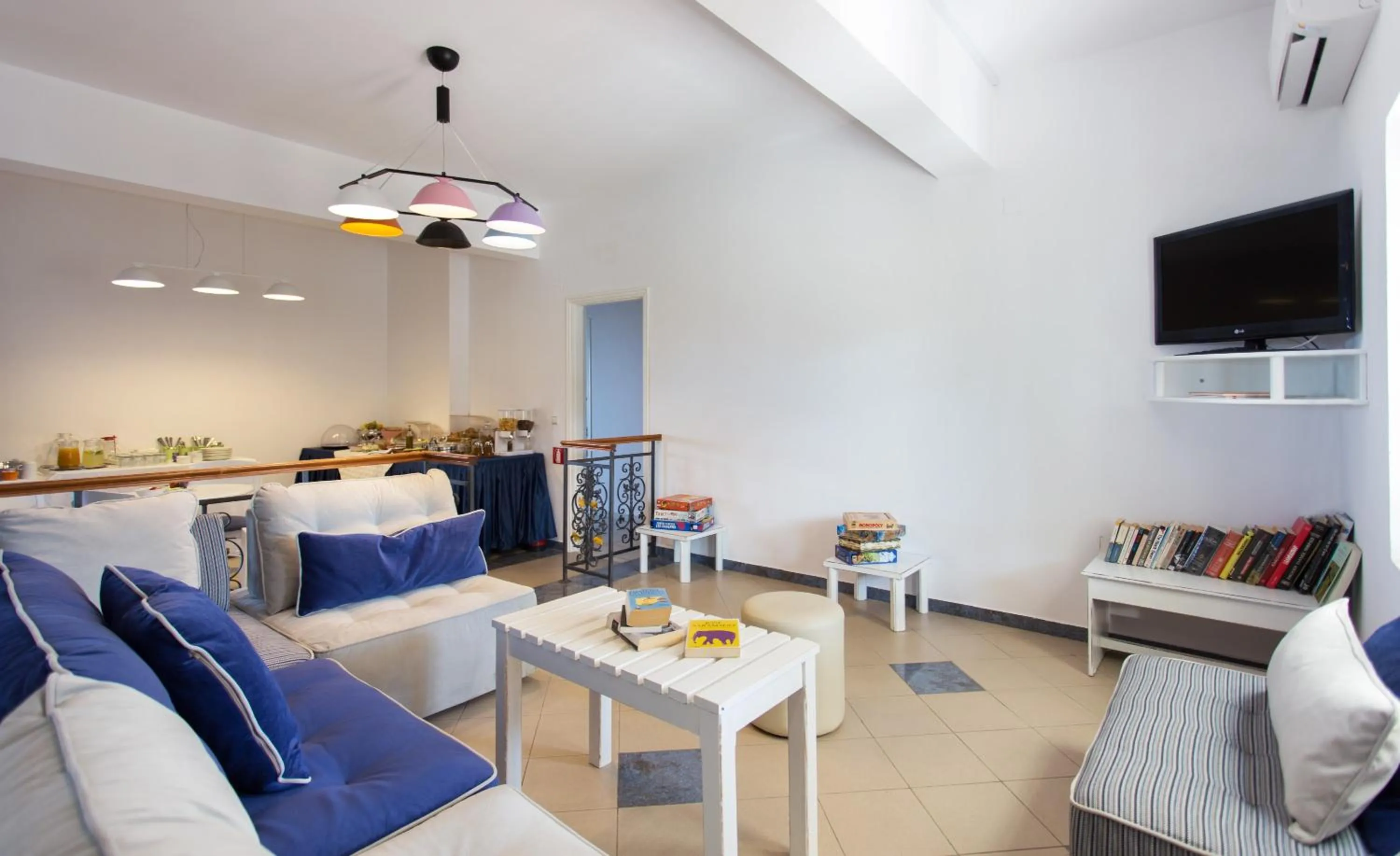 Lobby or reception in Iris Beach Hotel