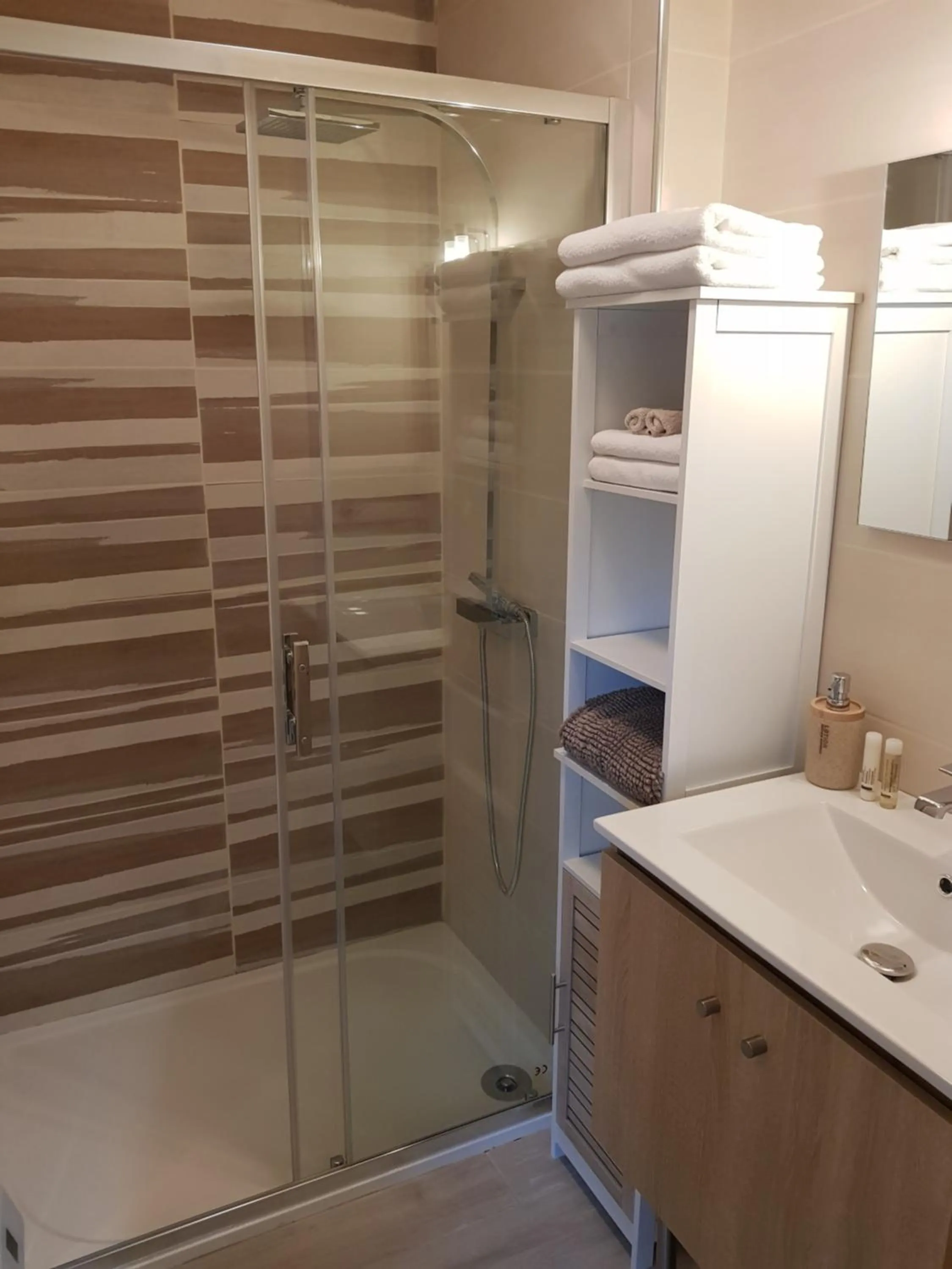 Shower in Le Colombier Bretagne