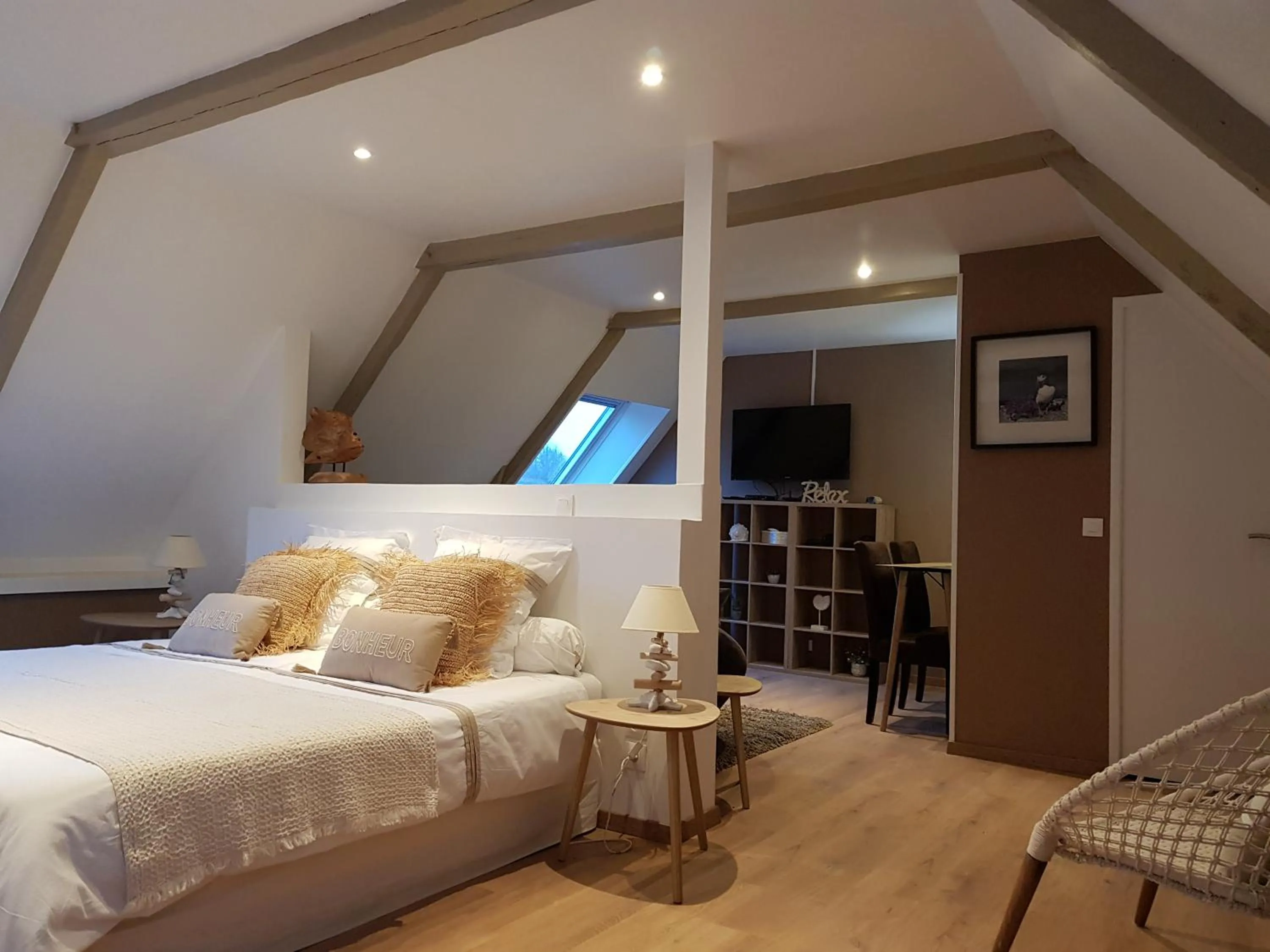 Photo of the whole room, Bed in Le Colombier Bretagne