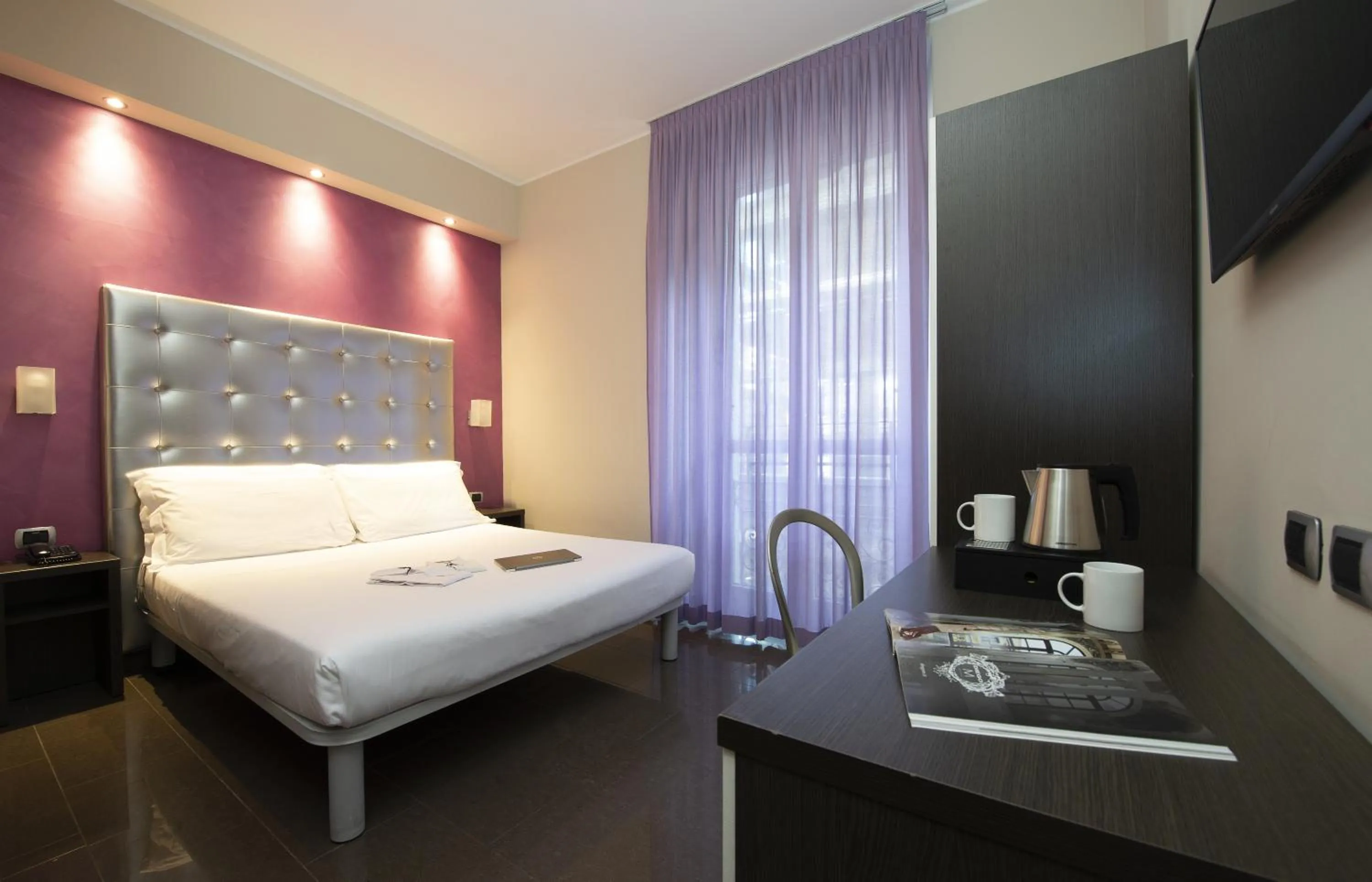 Bedroom, Bed in Hotel Five