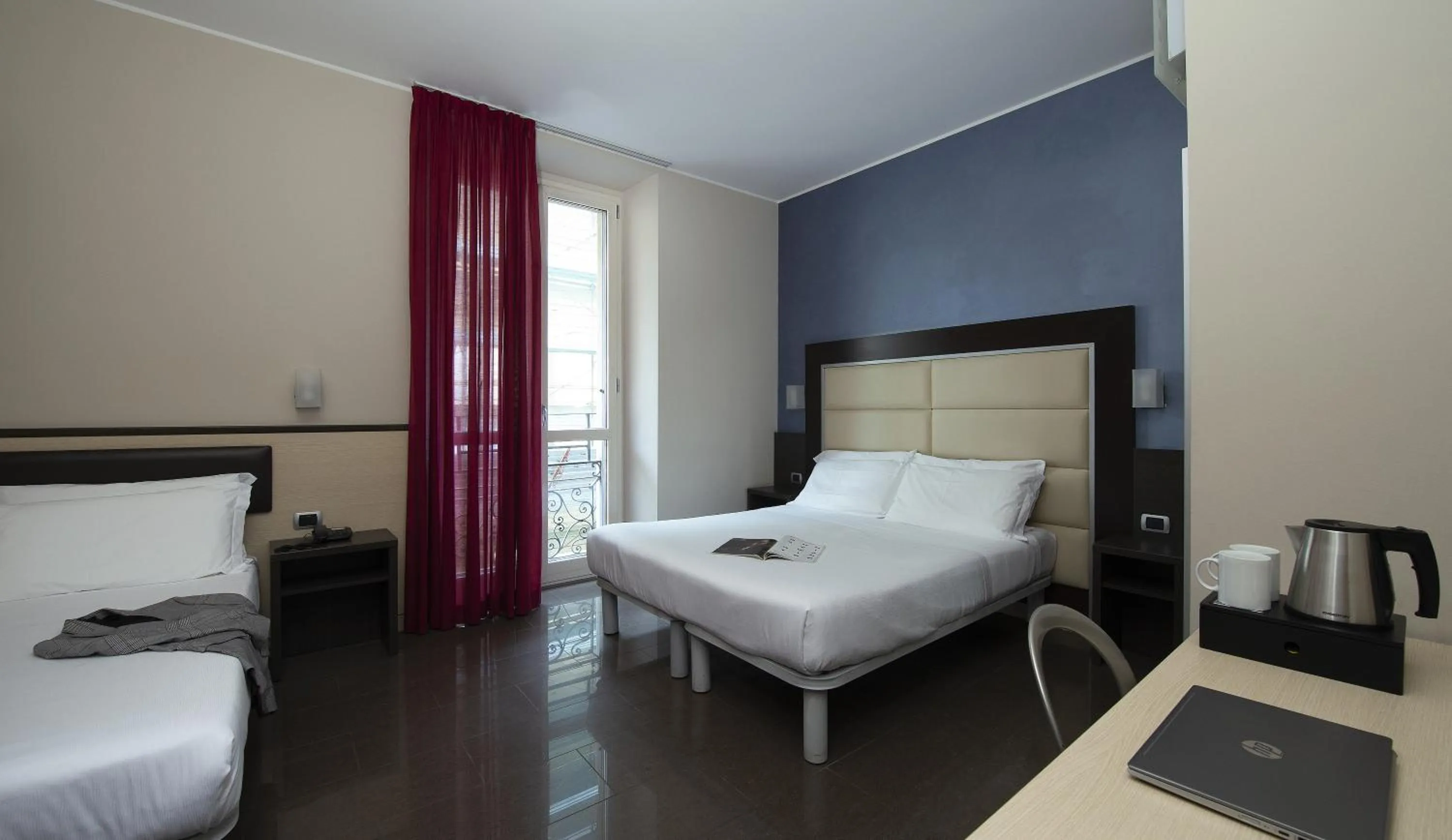 Photo of the whole room, Bed in Hotel Five