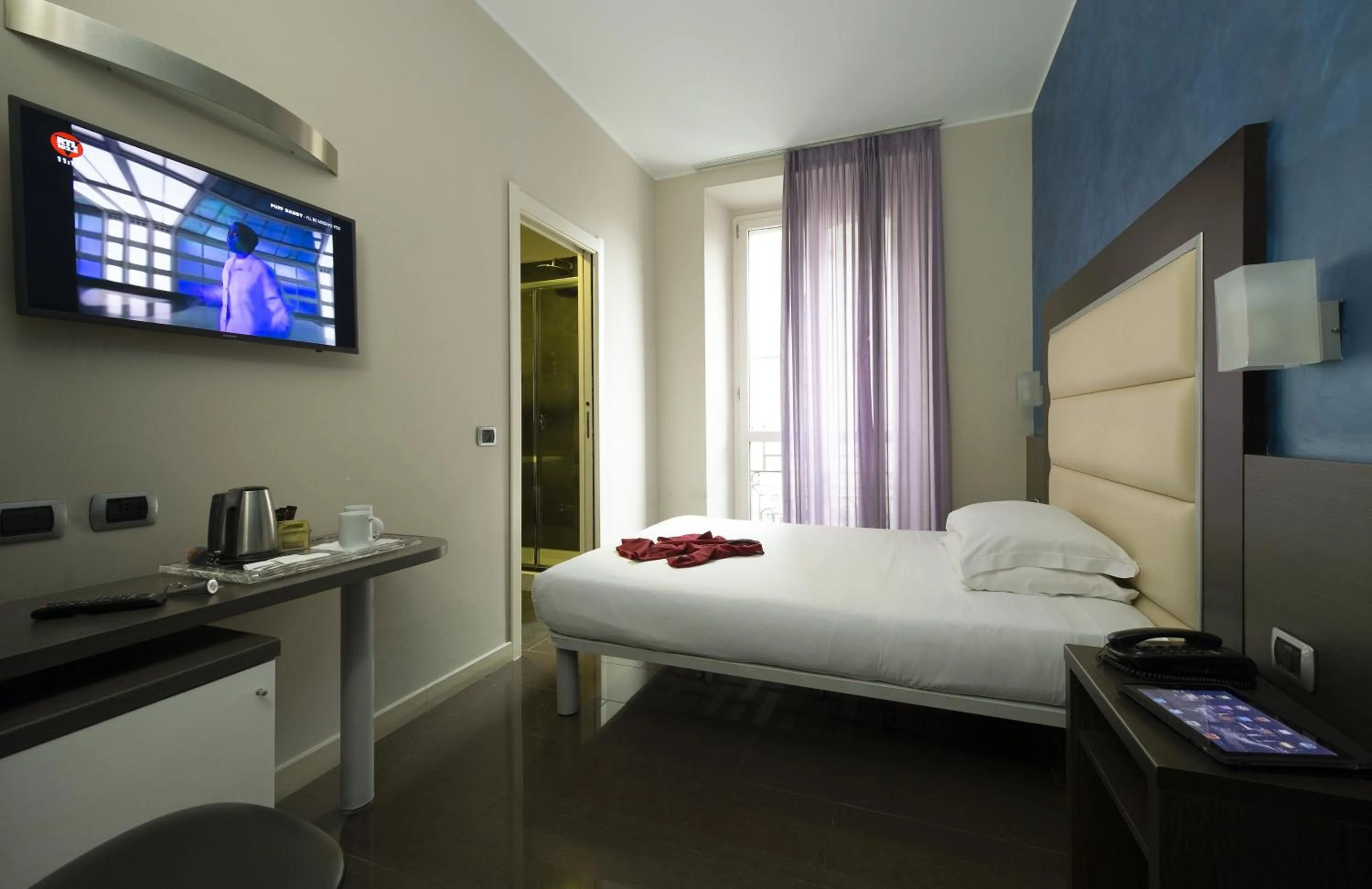 Bedroom, Bed in Hotel Five