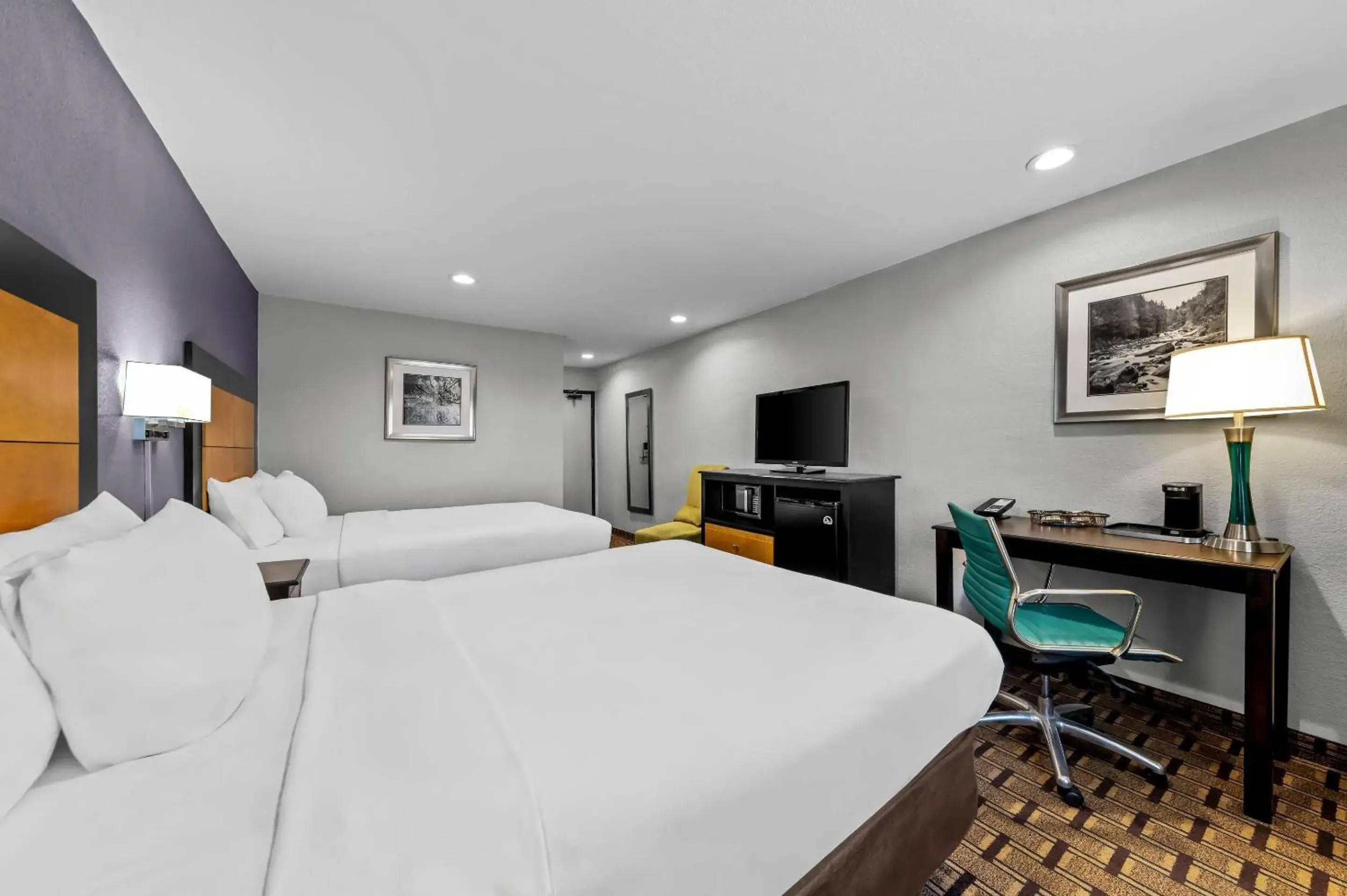 Bedroom, Bed in Quality Inn - Denton Bedroom, Bed in Quality Inn - Denton