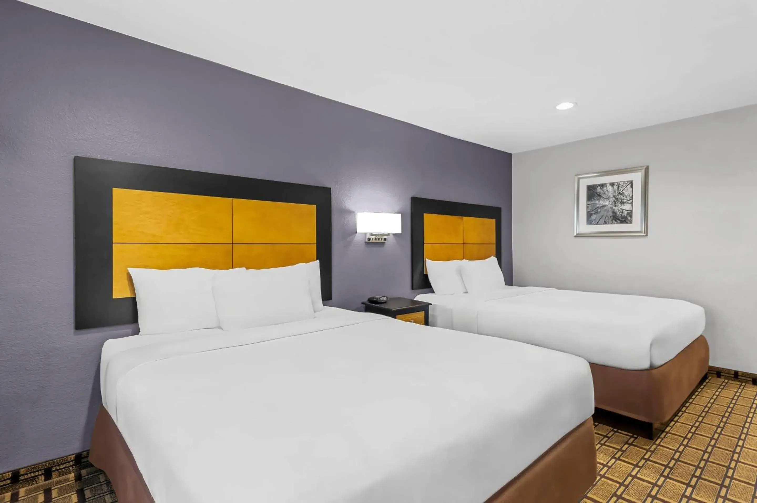 Bedroom, Bed in Quality Inn - Denton Bedroom, Bed in Quality Inn - Denton