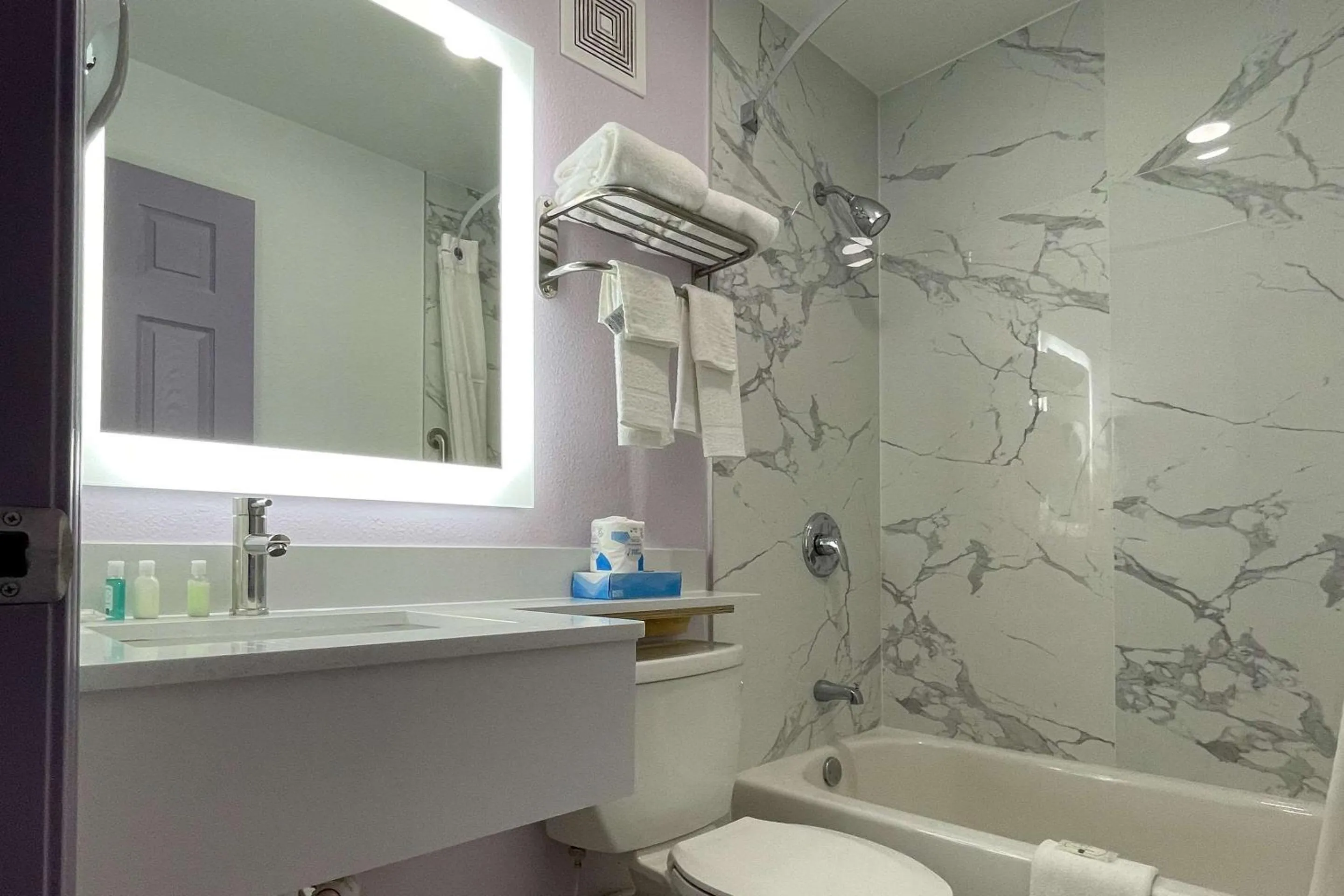 Bedroom in Quality Inn - Denton