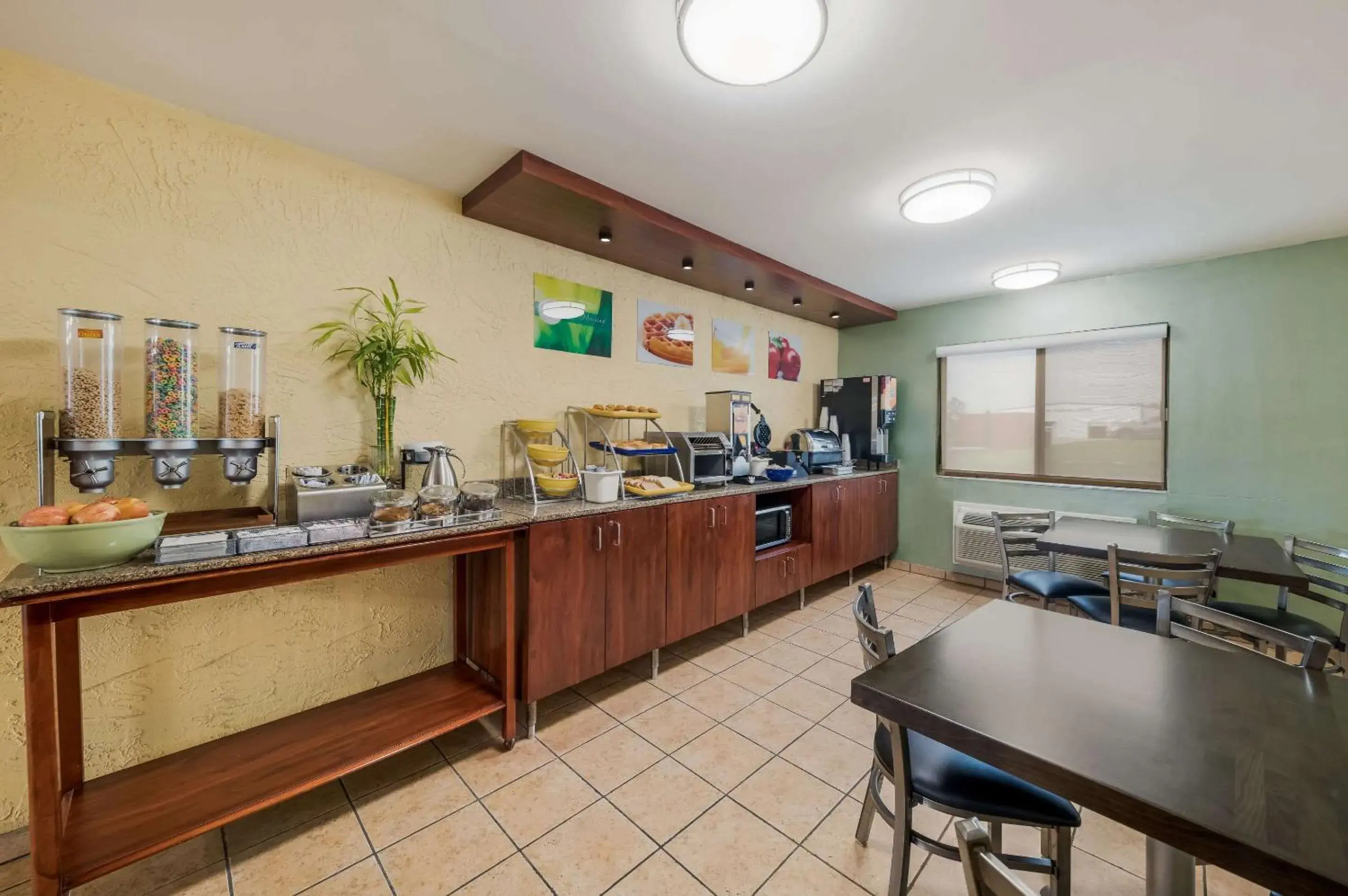 Breakfast, Restaurant/Places to Eat in Quality Inn - Denton