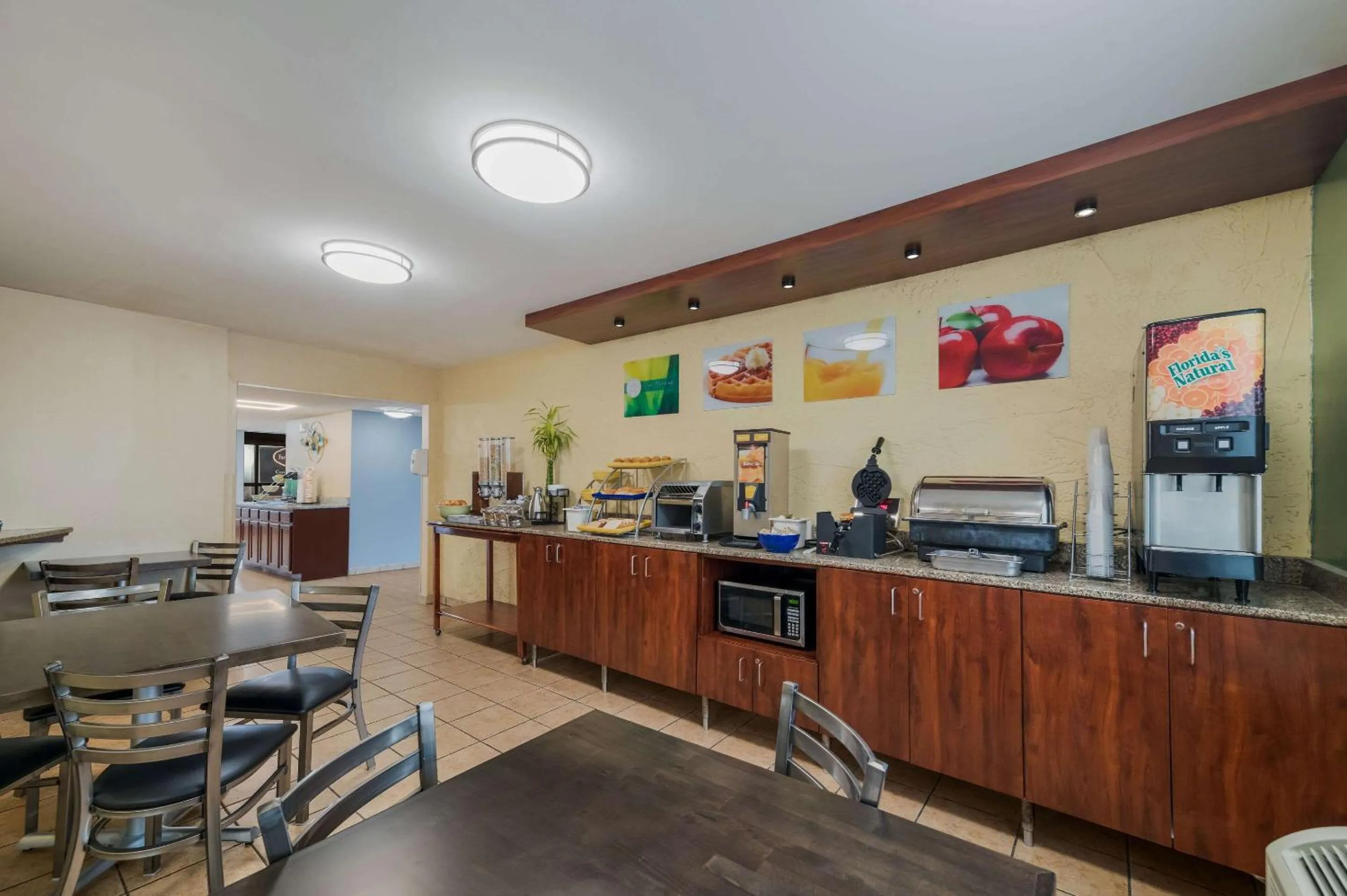 Breakfast in Quality Inn - Denton