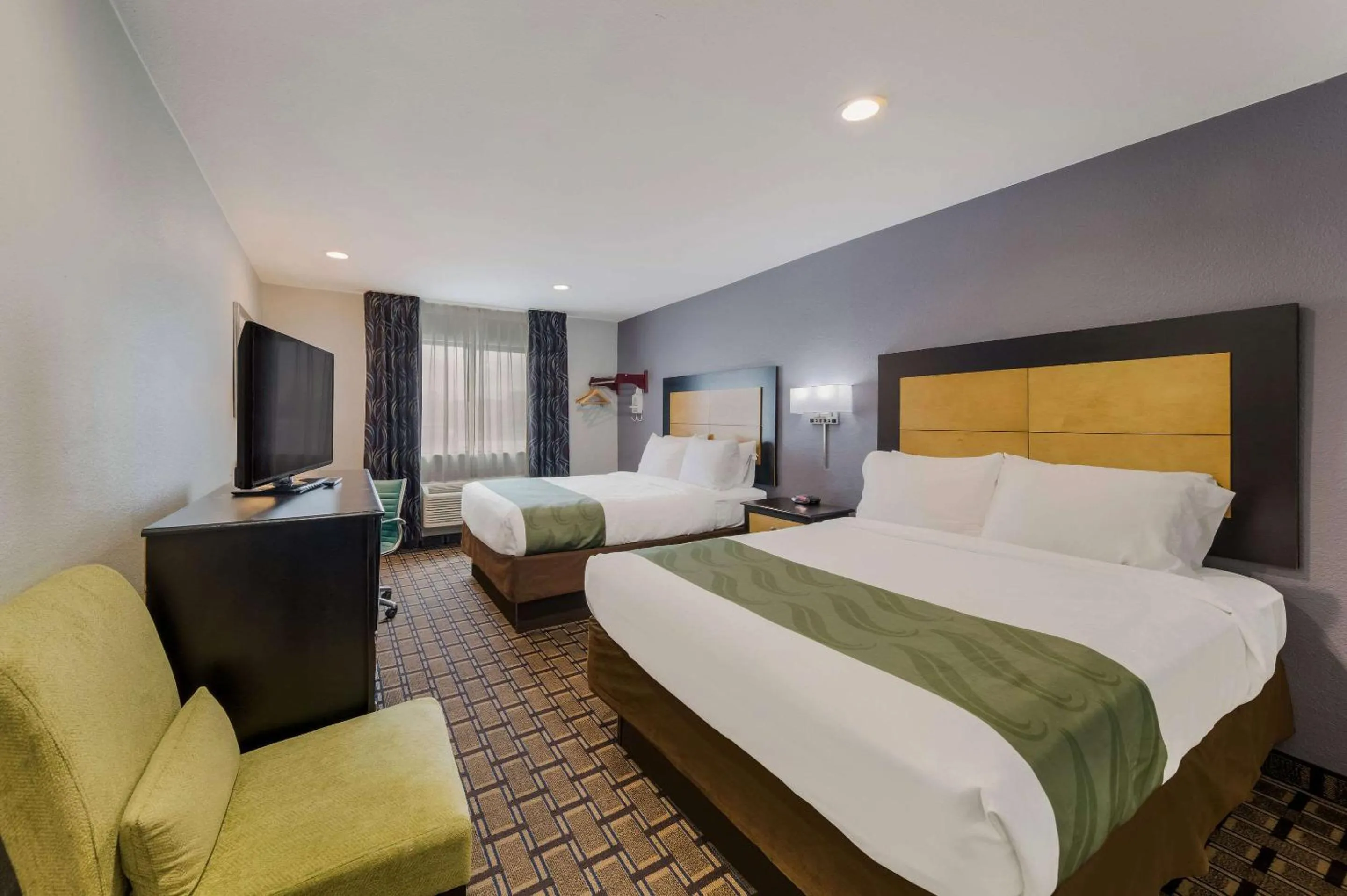 Bedroom, Bed in Quality Inn - Denton