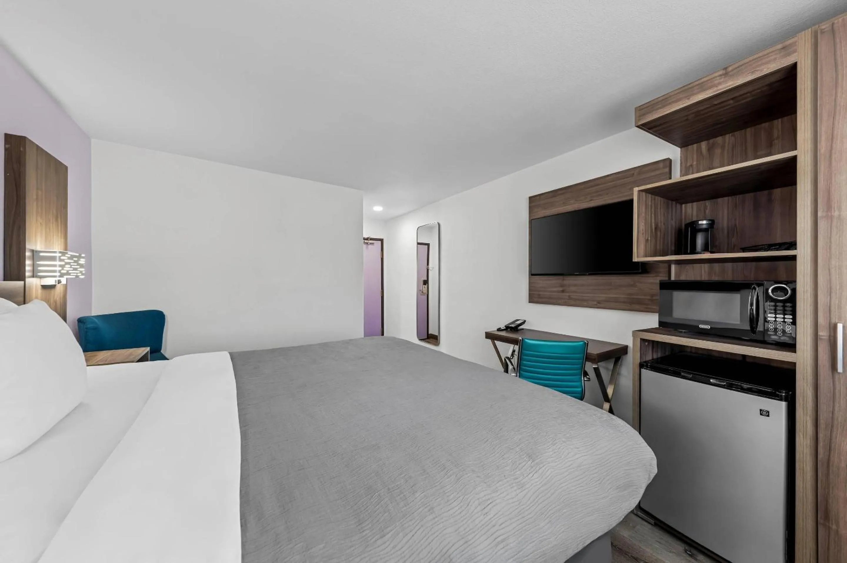 Bedroom, Bed in Quality Inn - Denton