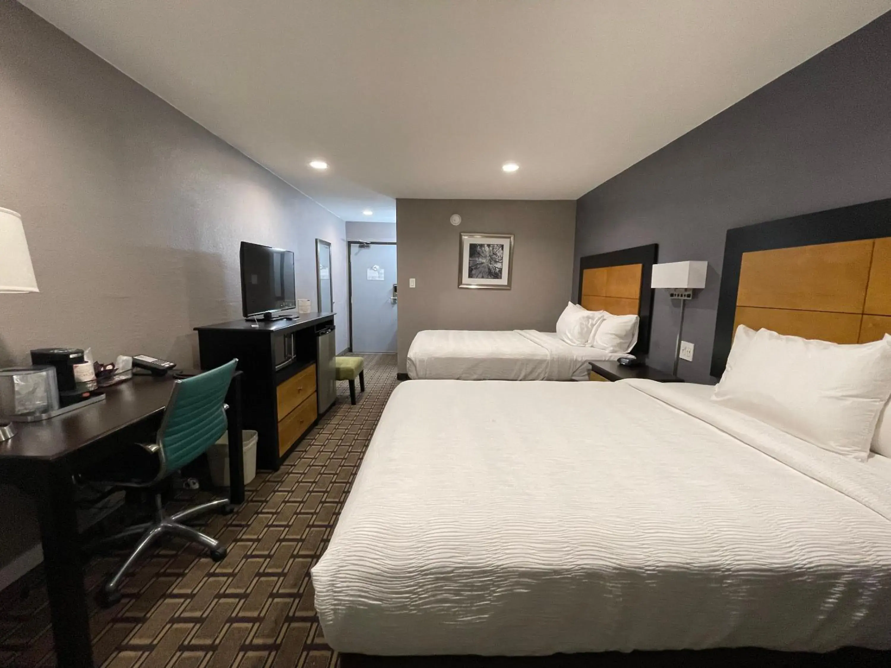 Photo of the whole room, Bed in Quality Inn - Denton